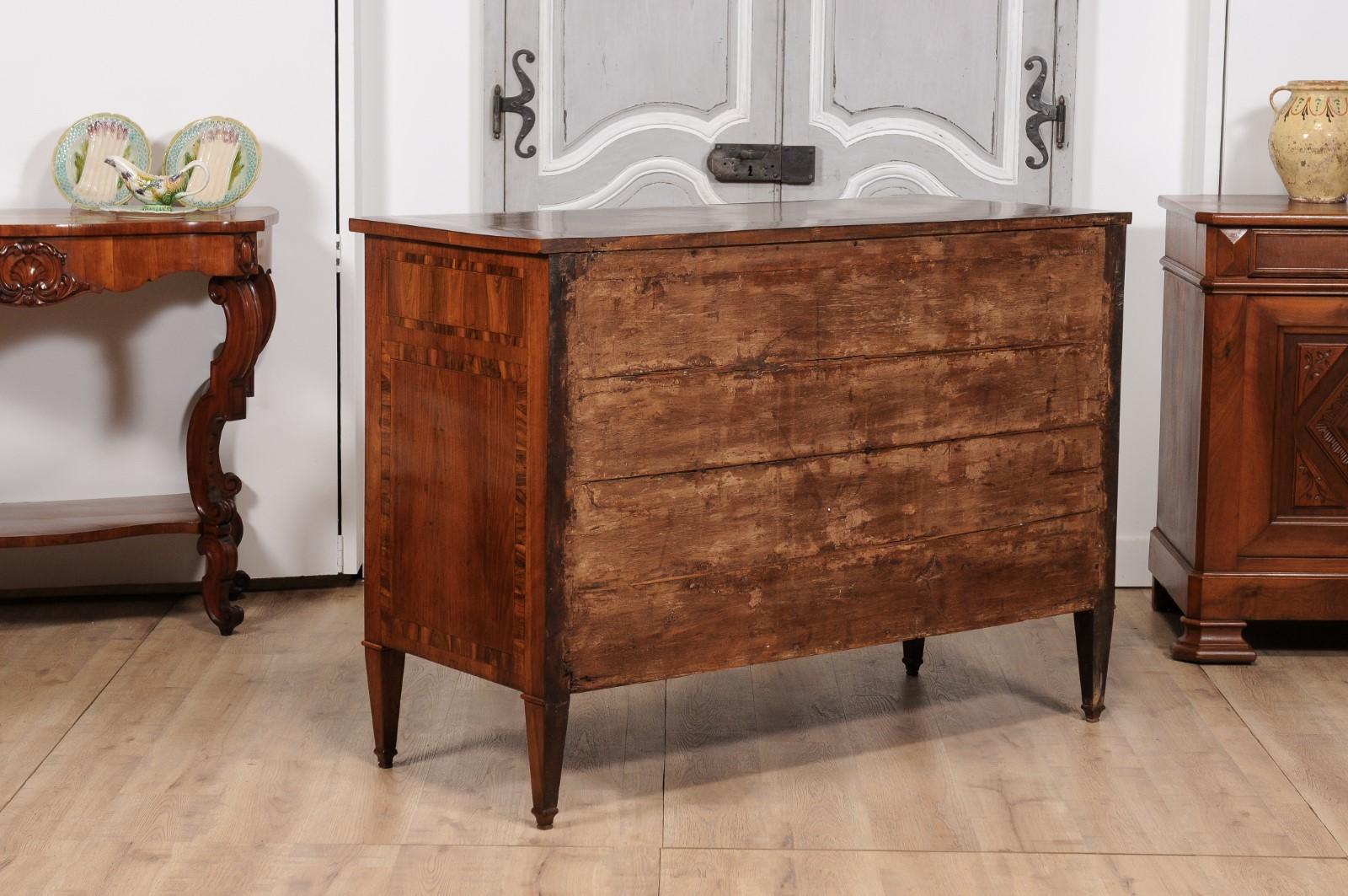 Italian 1780s Walnut and Mahogany Buffet with Cross Banding and Tapered Legs For Sale 3