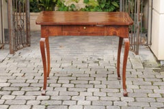 Italian 1780s Walnut Table with Quarter Veneer, Single Drawer and Cabriole Legs