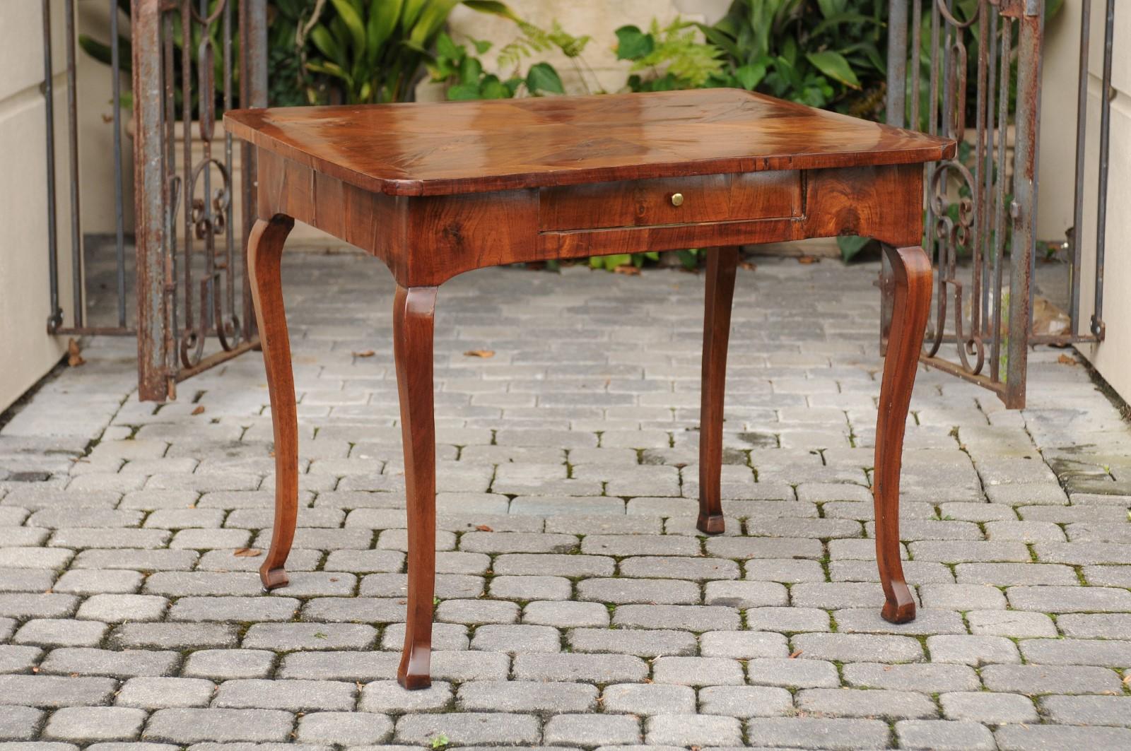 18th Century Italian 1780s Walnut Table with Quarter Veneer, Single Drawer and Cabriole Legs For Sale