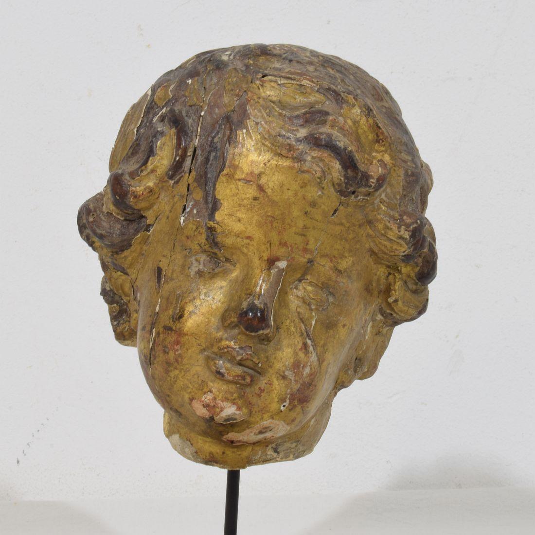 Fino al XVIII secolo Italian 17th 18th Century Carved Giltwood Baroque Angel Head in vendita