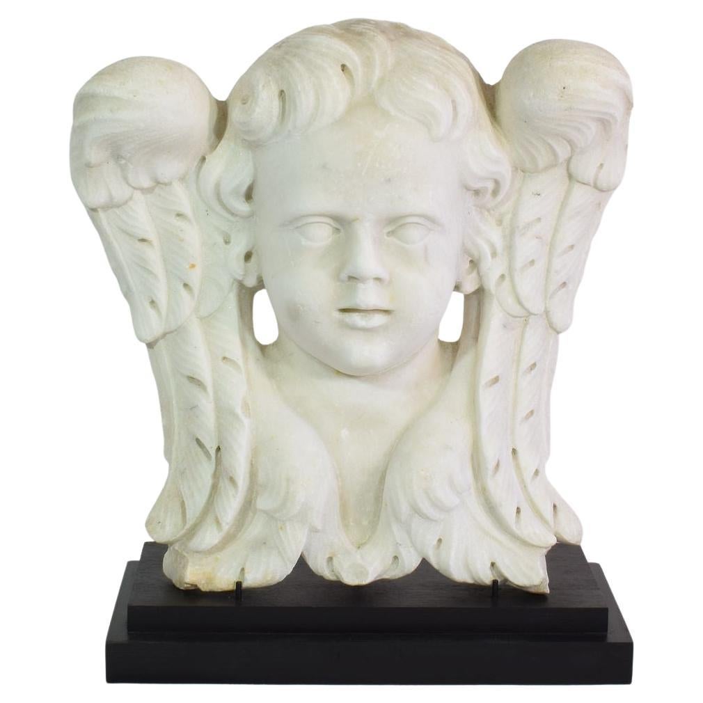 Ornement italien de tête d'ange ailée en marbre blanc sculpté du 17ème / 18ème siècle