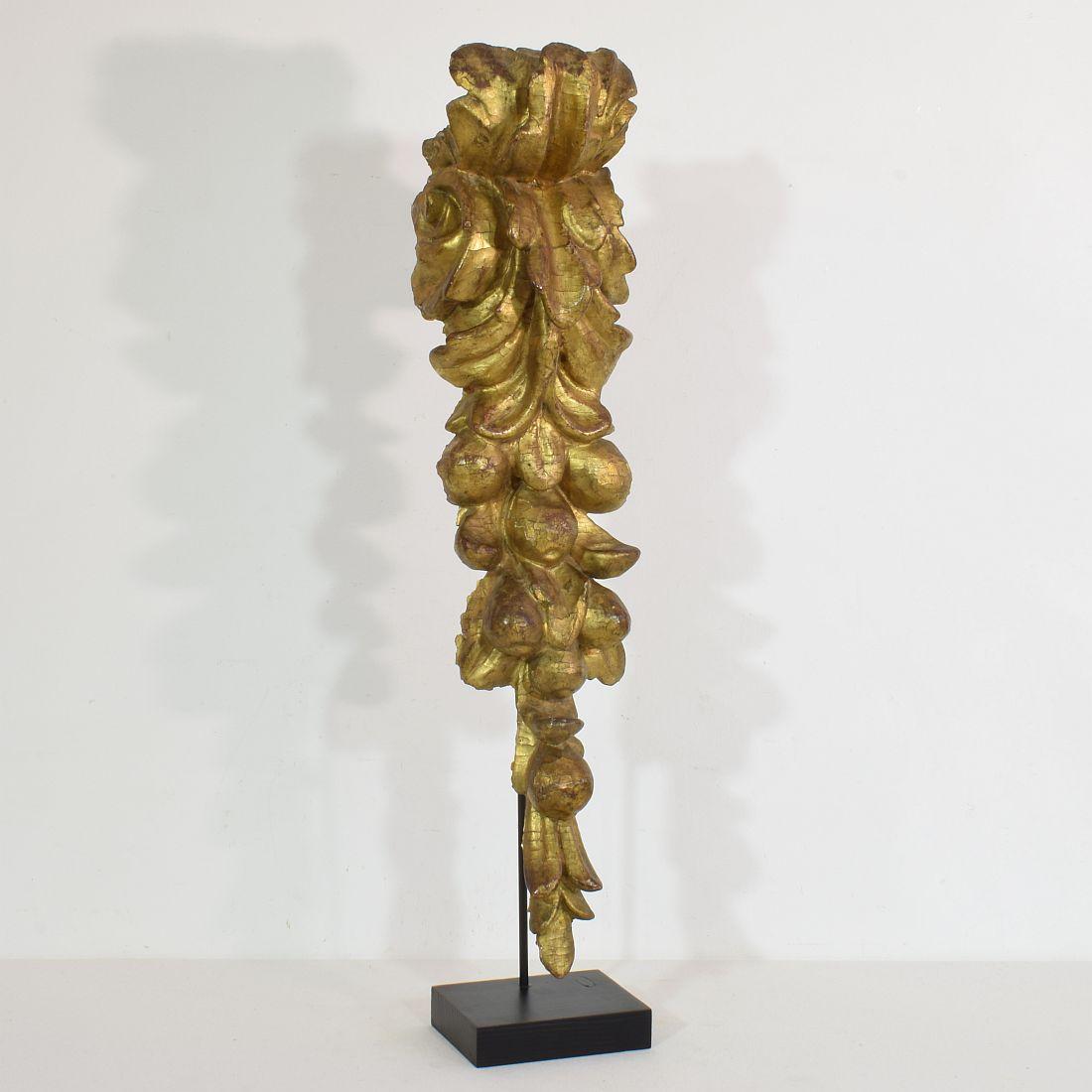 Italian 17th/ 18th Century Giltwood Baroque Ornament In Good Condition For Sale In Buisson, FR