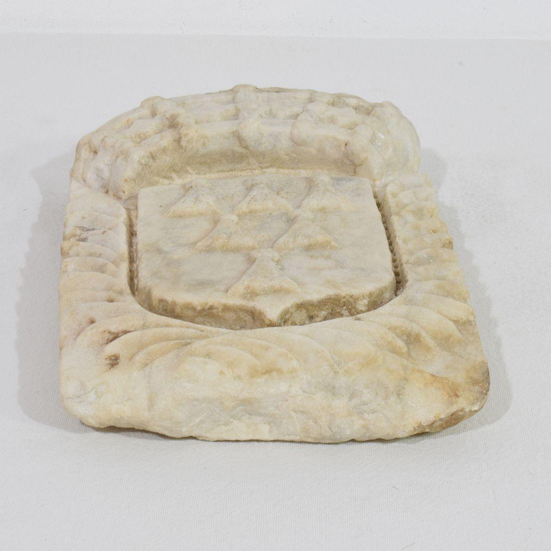 Italian 17th/ 18th Century White Marble Coat of Arms For Sale 14