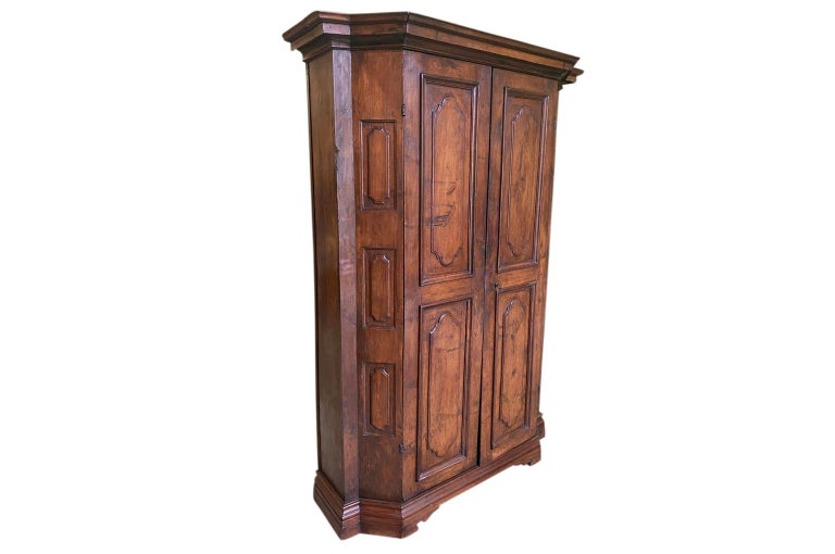 A very handsome 17th century Armadio - Armoire from the Tuscan region of Italy. Beautifully crafted from stunning walnut in the scantonata form - canted sides, raised on bracket feet.