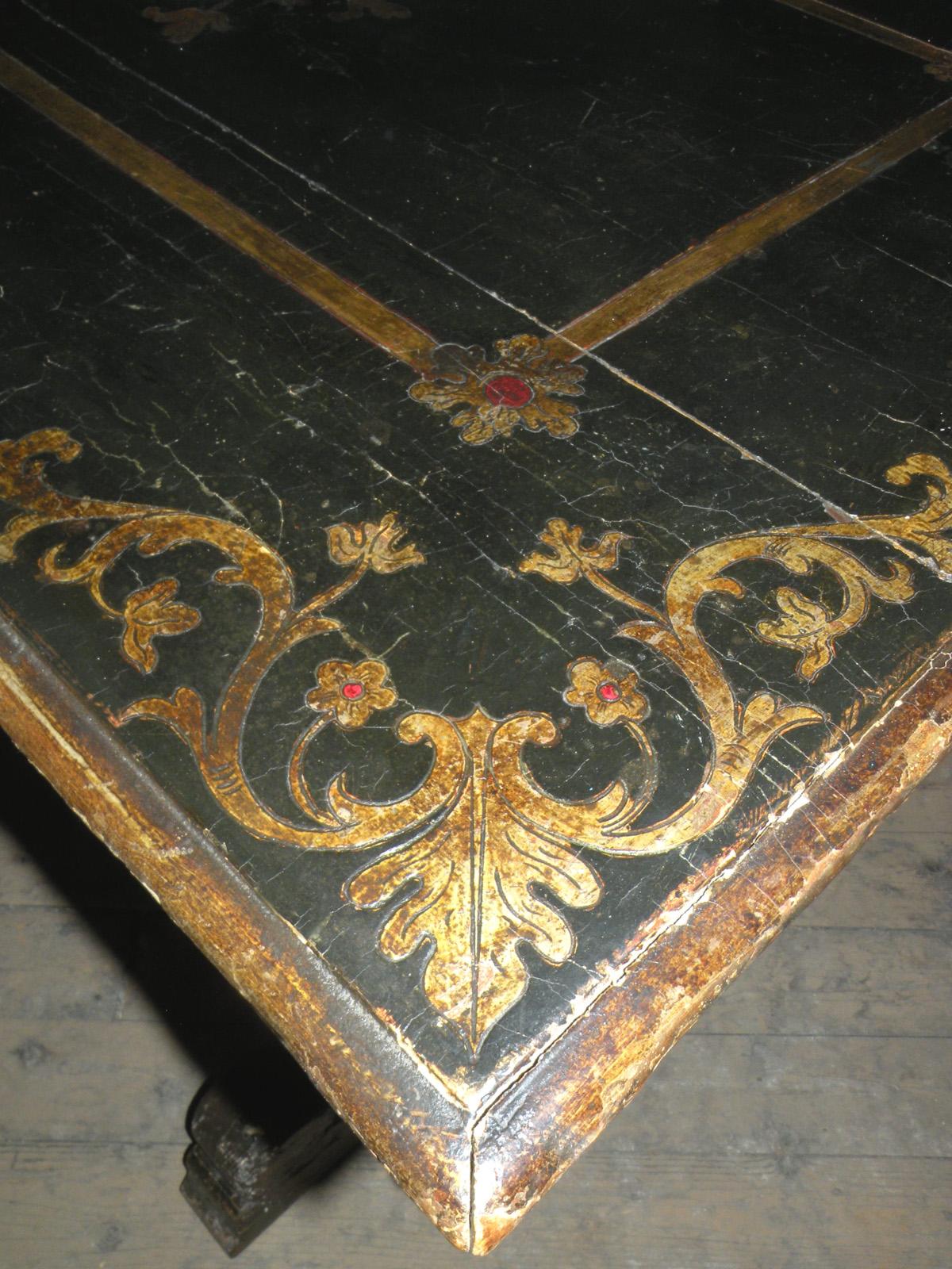 Italian 17th Century Baroque Painted Walnut Centre Table For Sale 3