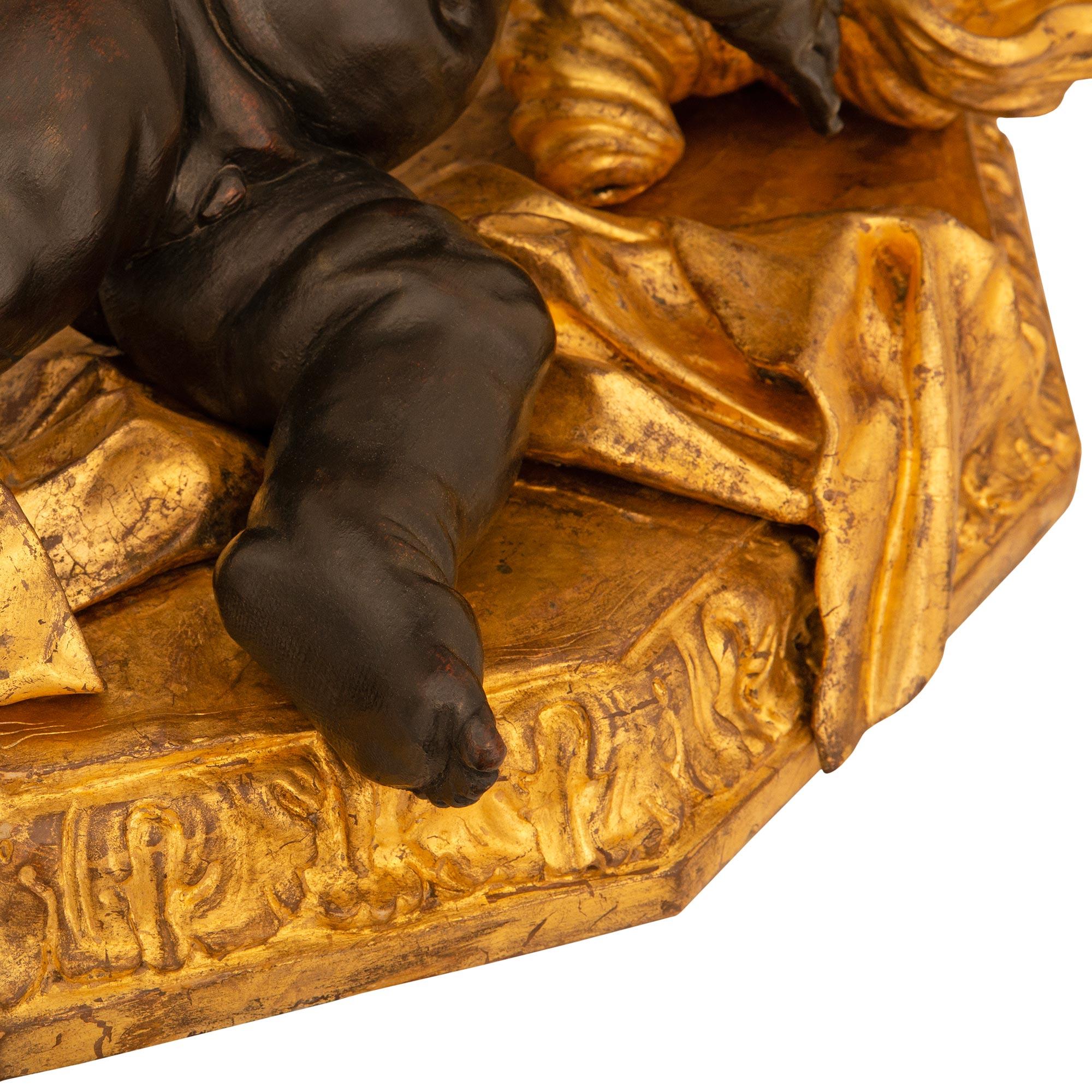 Italian 17th Century Baroque Period Giltwood And Patinated Wood Putti Statue For Sale 3