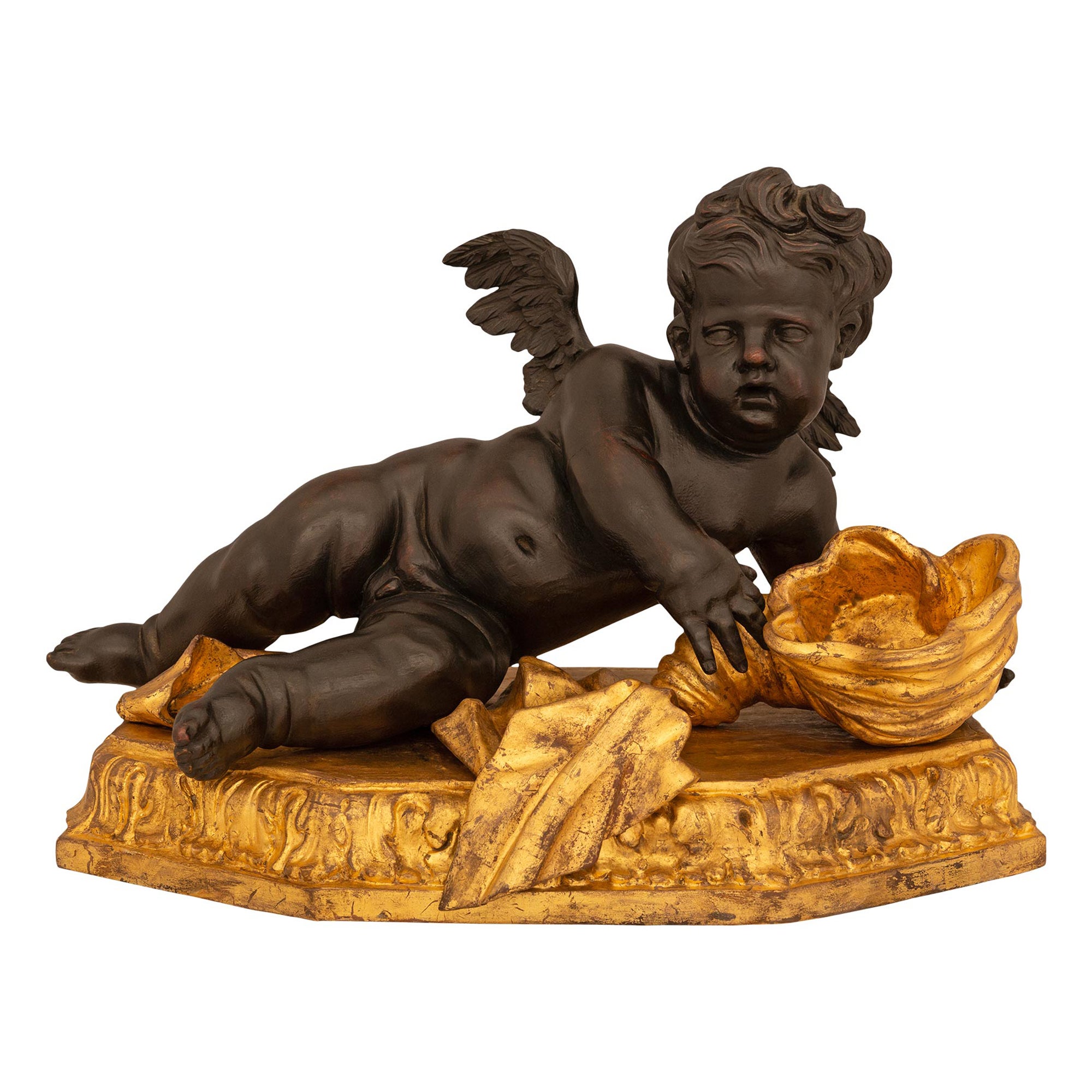 Statue de Putti d'époque baroque italienne du 17ème siècle en bois doré et bois patiné