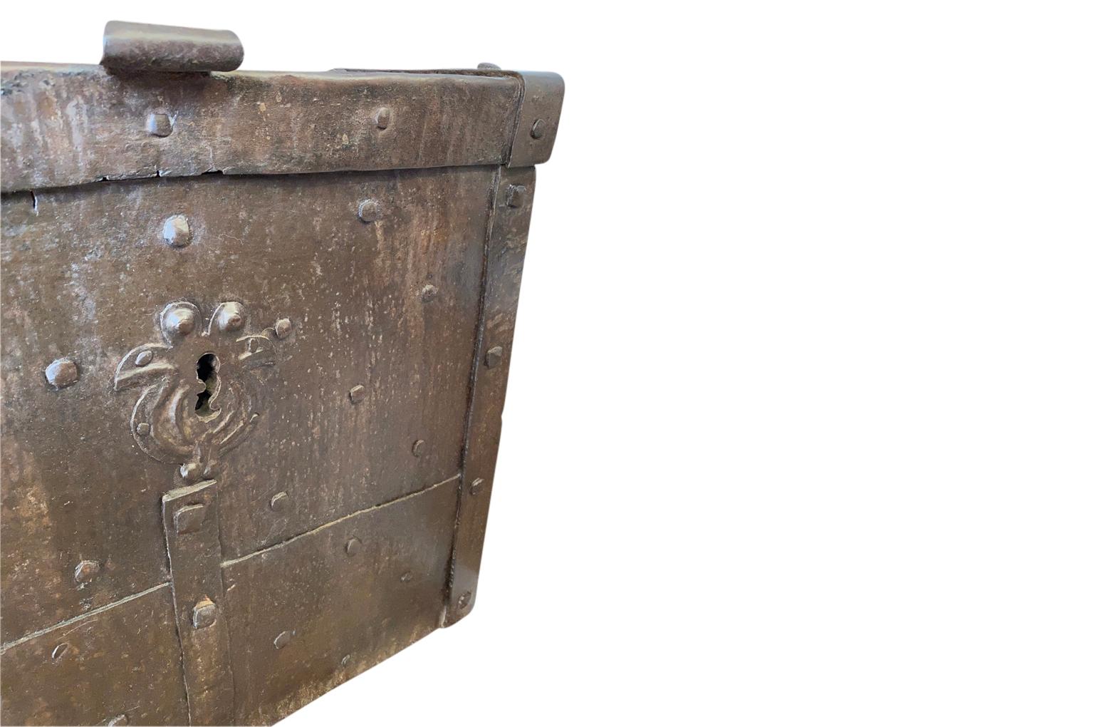 Coffre Forte italien du 17ème siècle, solide boîte en vente 14