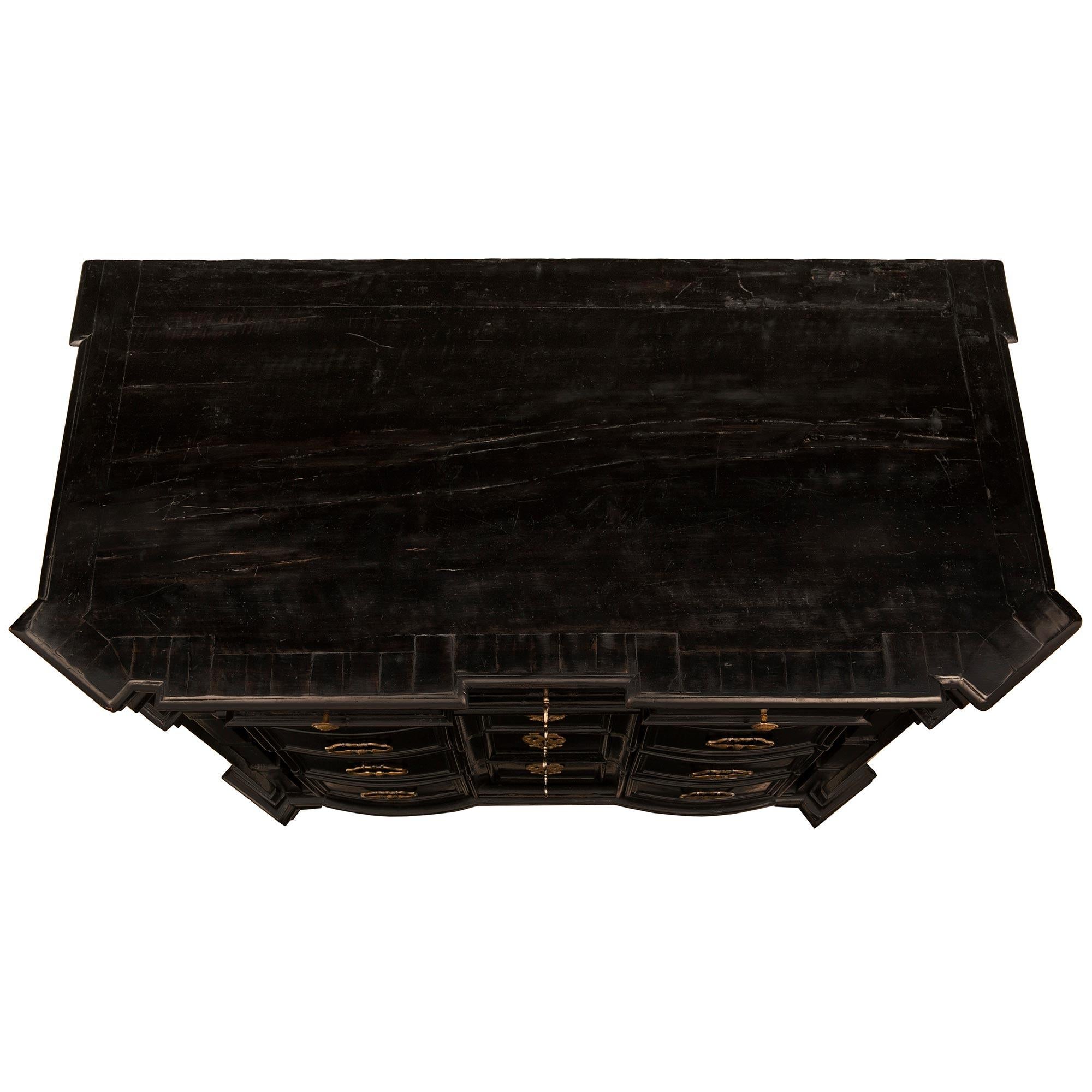 Italian 17th Century Ebonized Fruitwood Commode from Milan For Sale 7