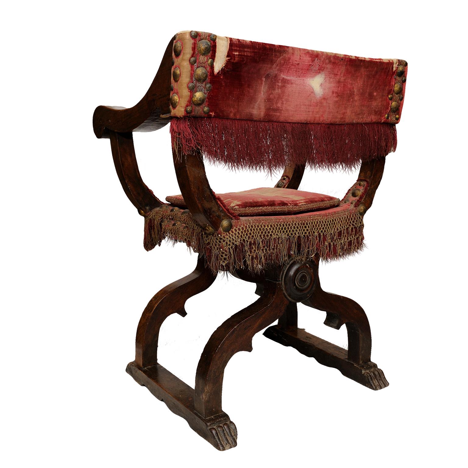 Hand-Carved Italian 17th Century Folding Savonarola Chair, ​circa 1650-1680 For Sale
