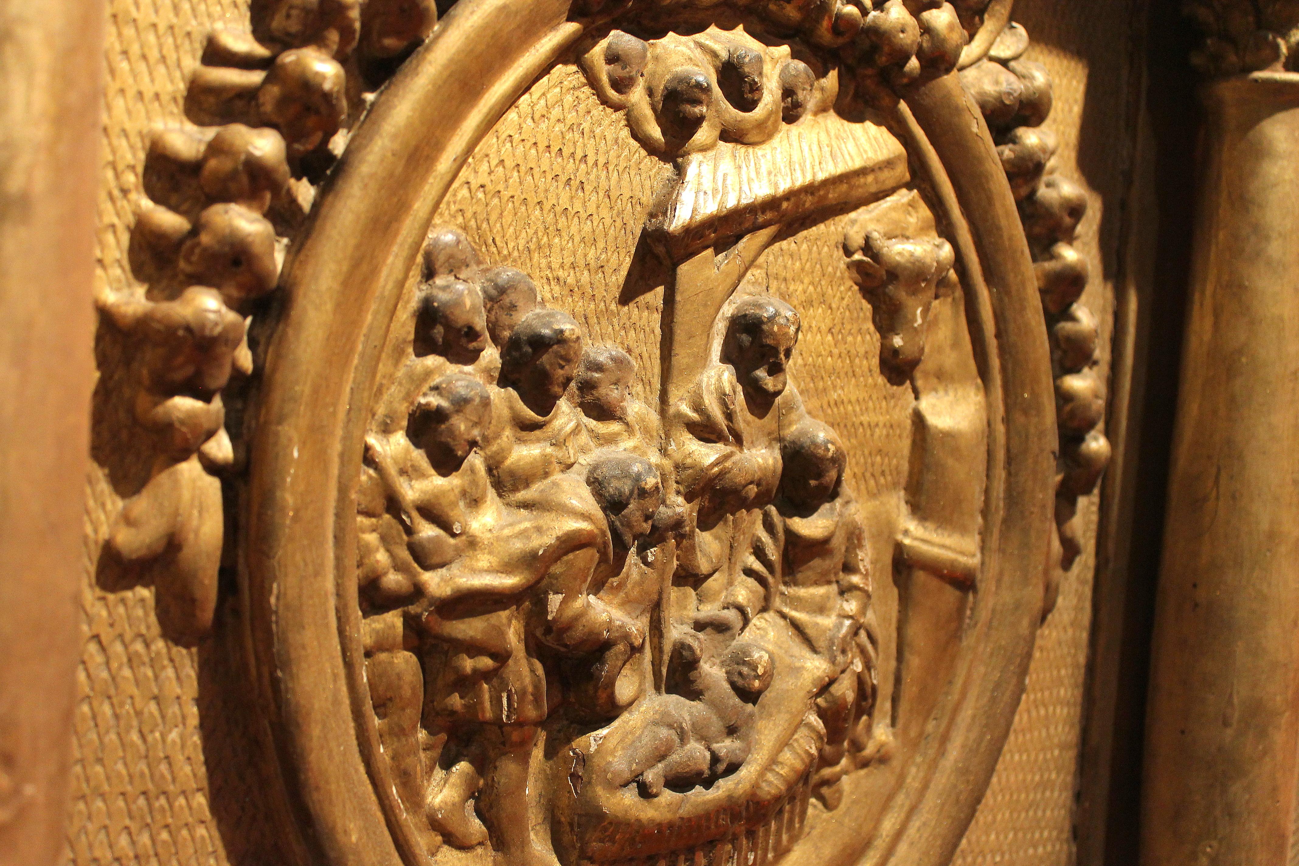 XVIIIe siècle et antérieur Sculpture d'autel italienne du 17ème siècle en bois doré sculptée à la main en haut-relief en vente