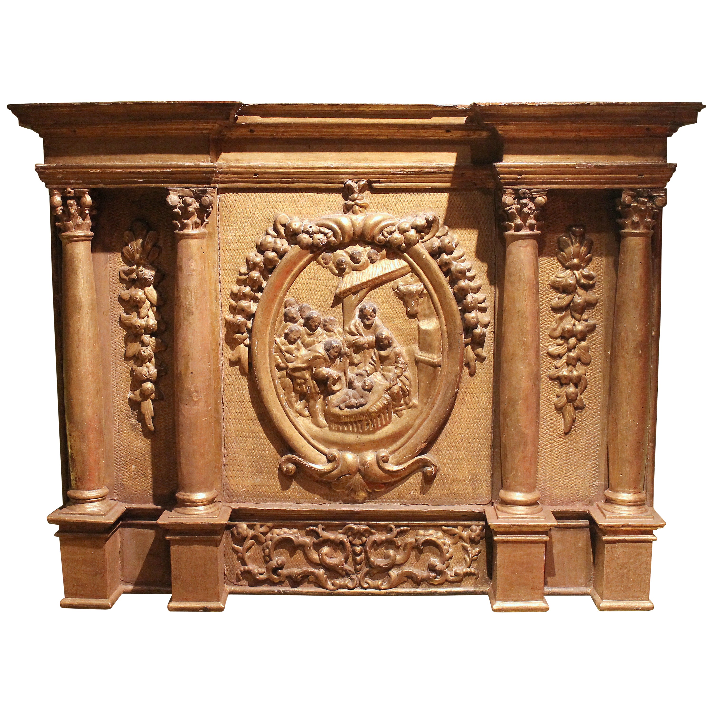 Sculpture d'autel italienne du 17ème siècle en bois doré sculptée à la main en haut-relief