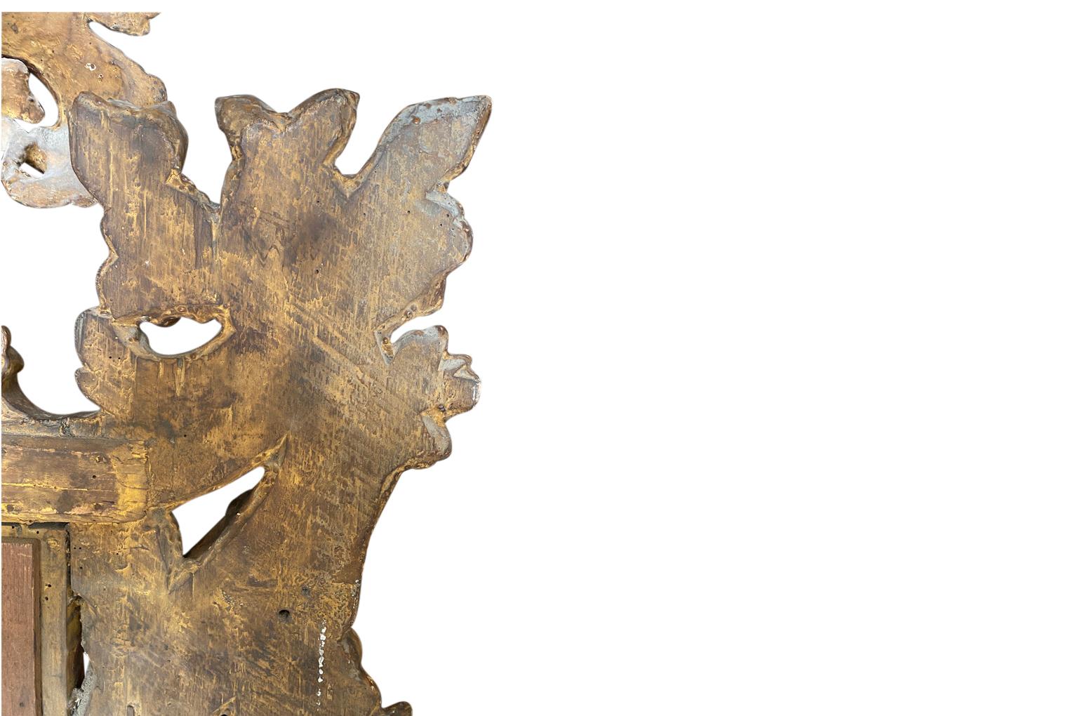 Miiror italien en bois doré du 17ème siècle en vente 12