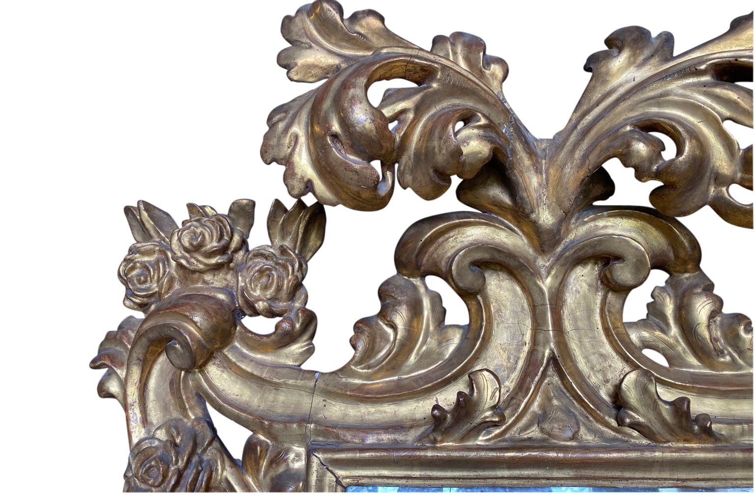 Miiror italien en bois doré du 17ème siècle en vente 4