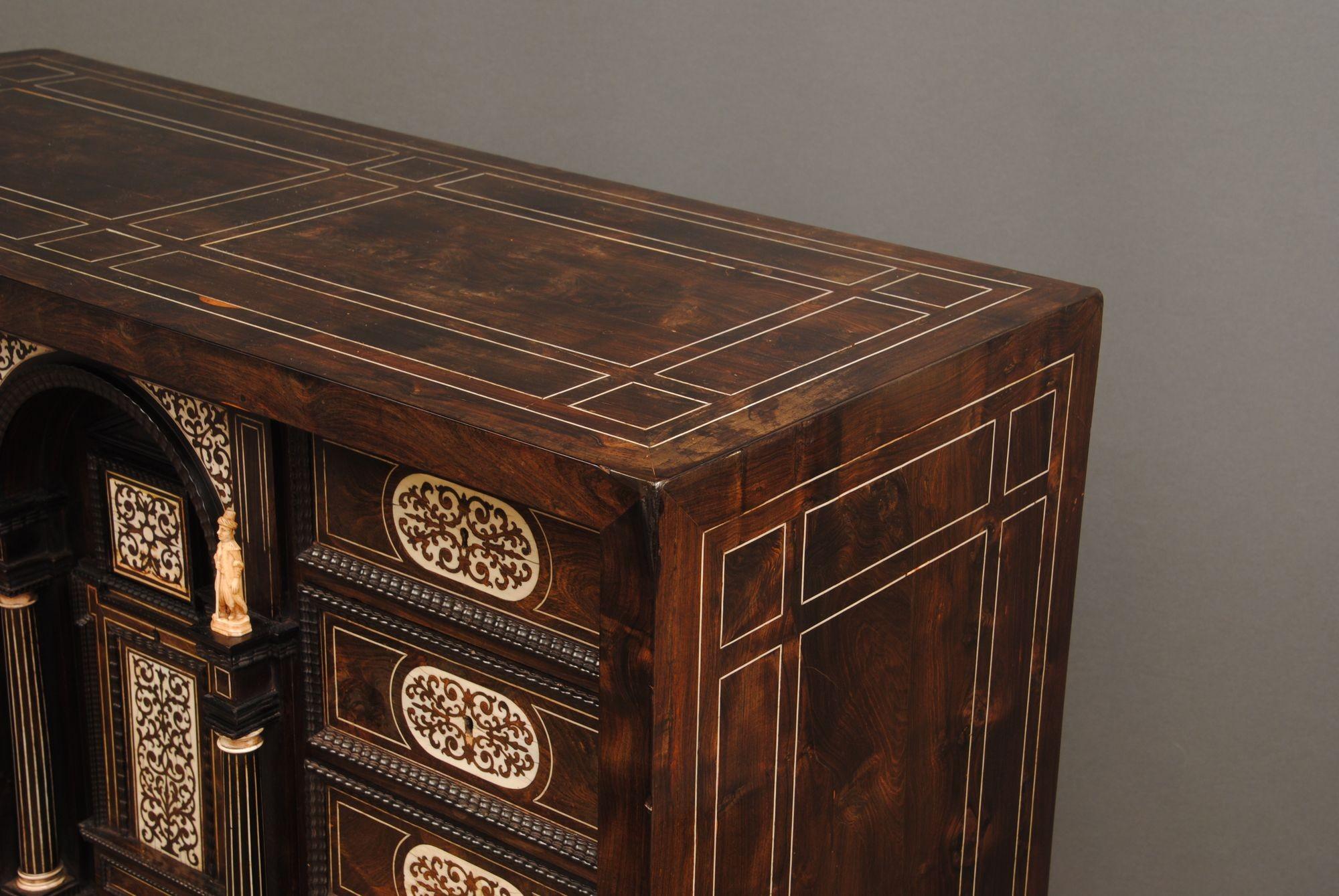 Italian 17th Century inlaid Table Cabinet In Good Condition In Lincolnshire, GB