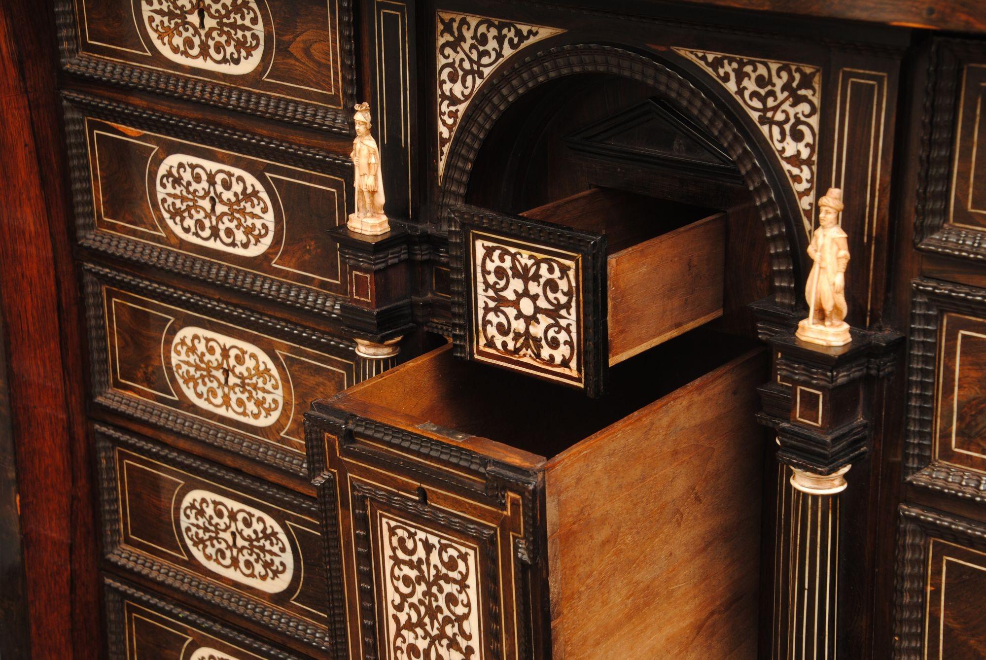 Italian 17th Century inlaid Table Cabinet 2