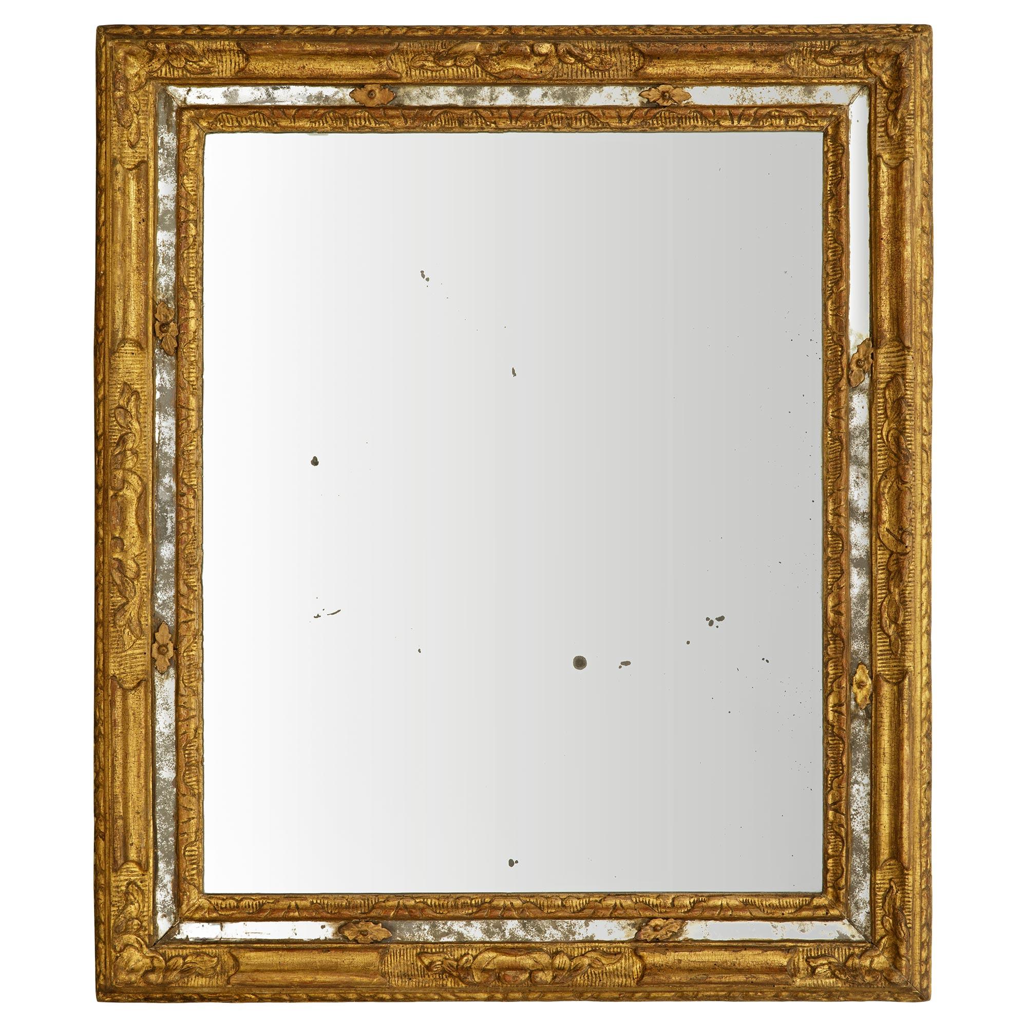 Miroir italien en bois doré d'époque Louis XIV du XVIIe siècle en vente 4