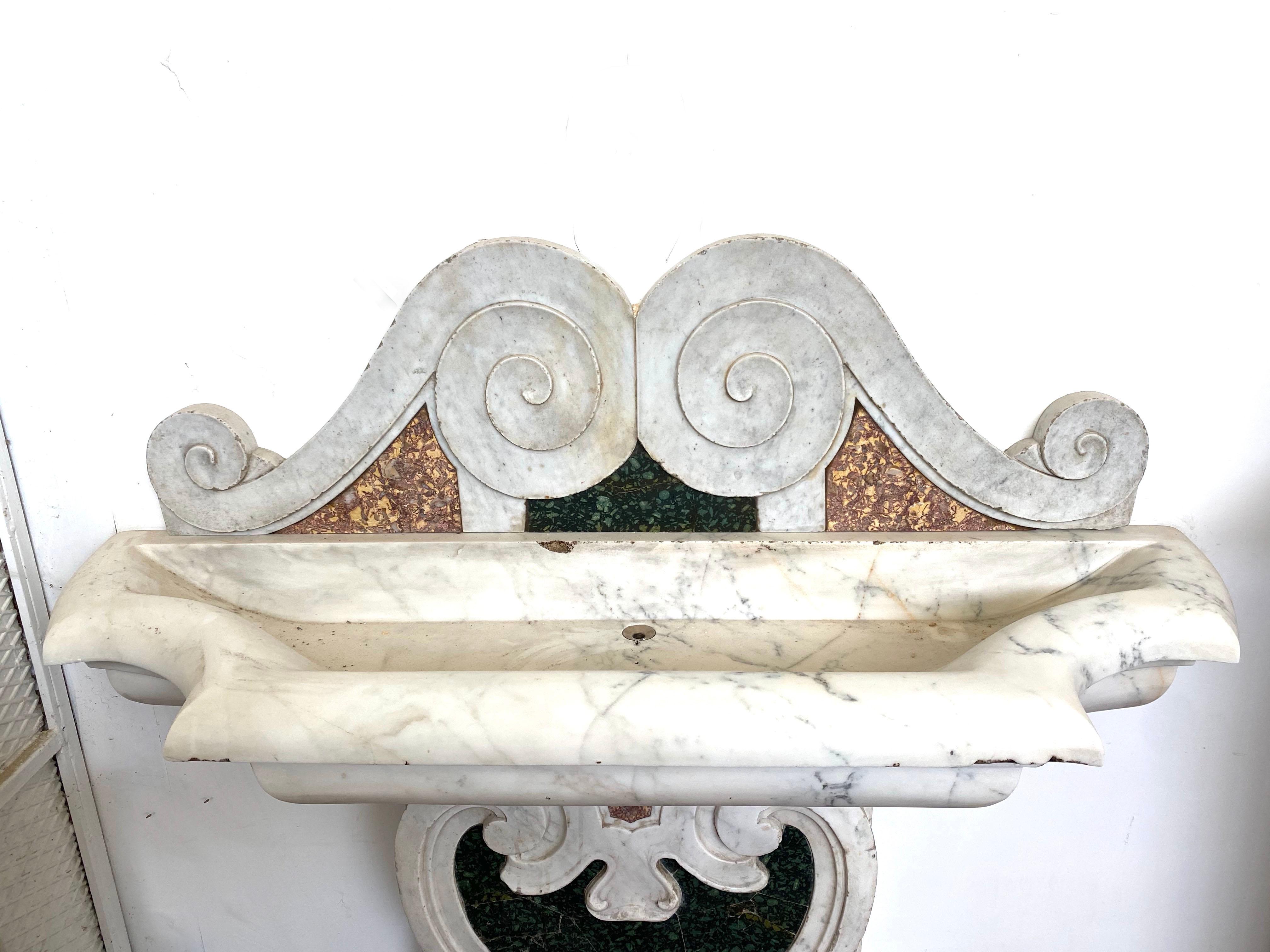 Italian 17th Century Marble Inlaid Fountain In Good Condition In Rome, IT