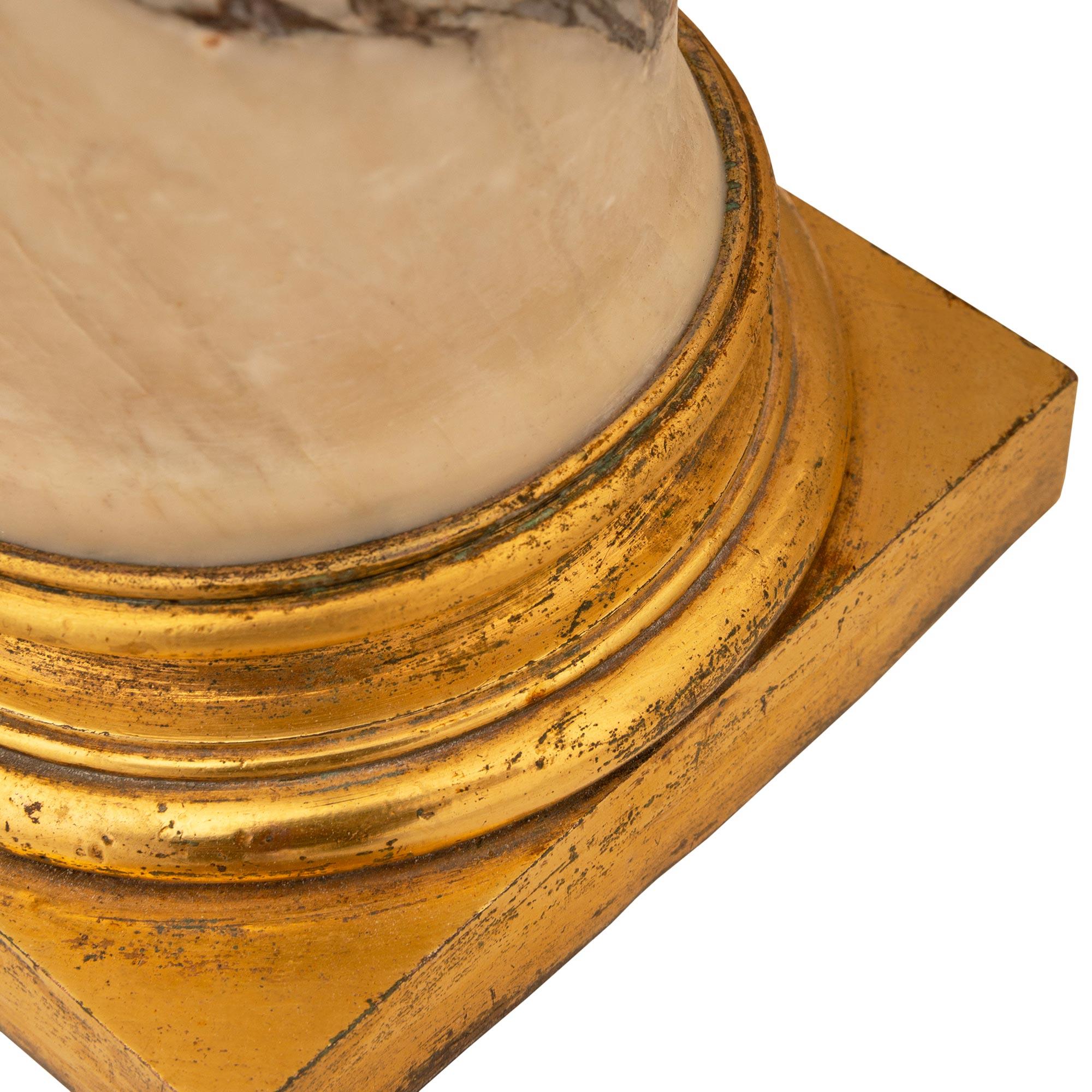 Colonne italienne du 17e siècle en bronze doré et en marbre Bréche Violette en vente 1
