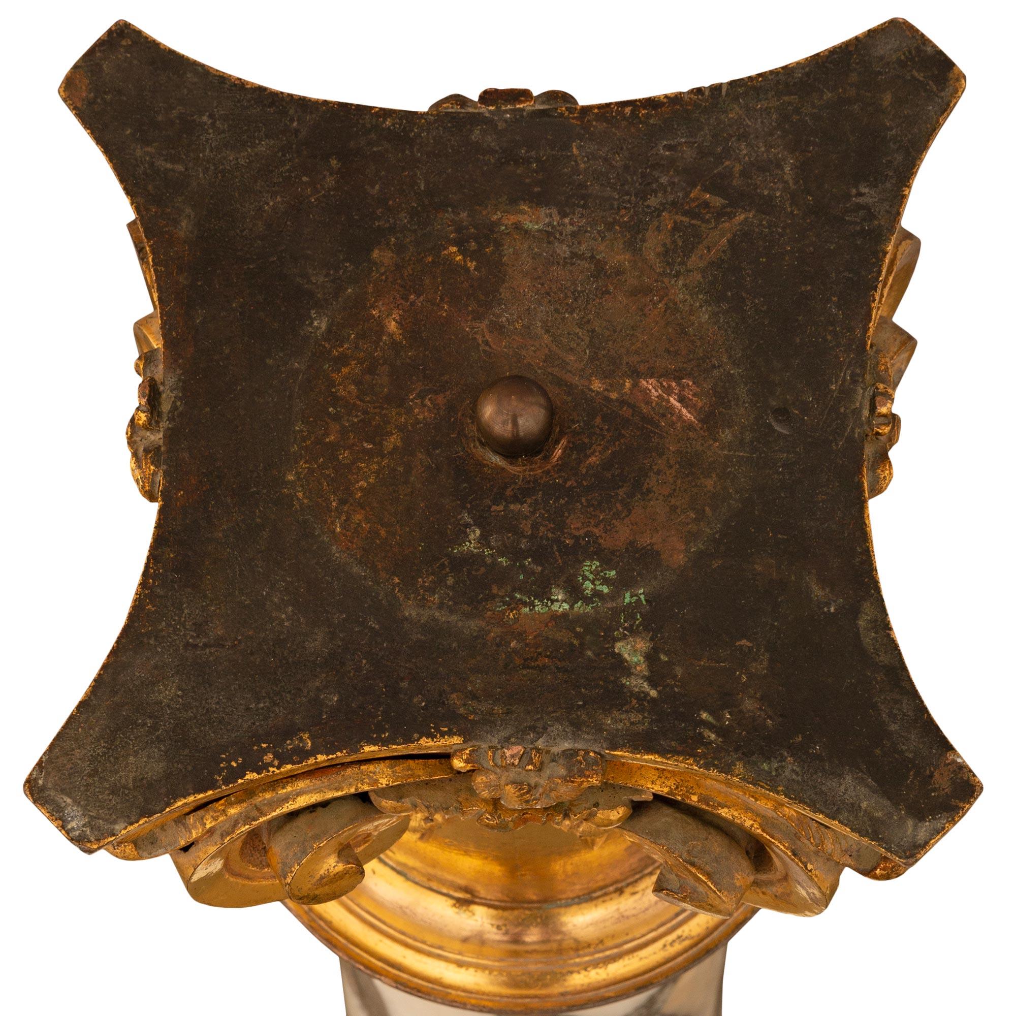 Columna italiana de Ormolu y mármol Bréche Violette del siglo XVII. en venta 2