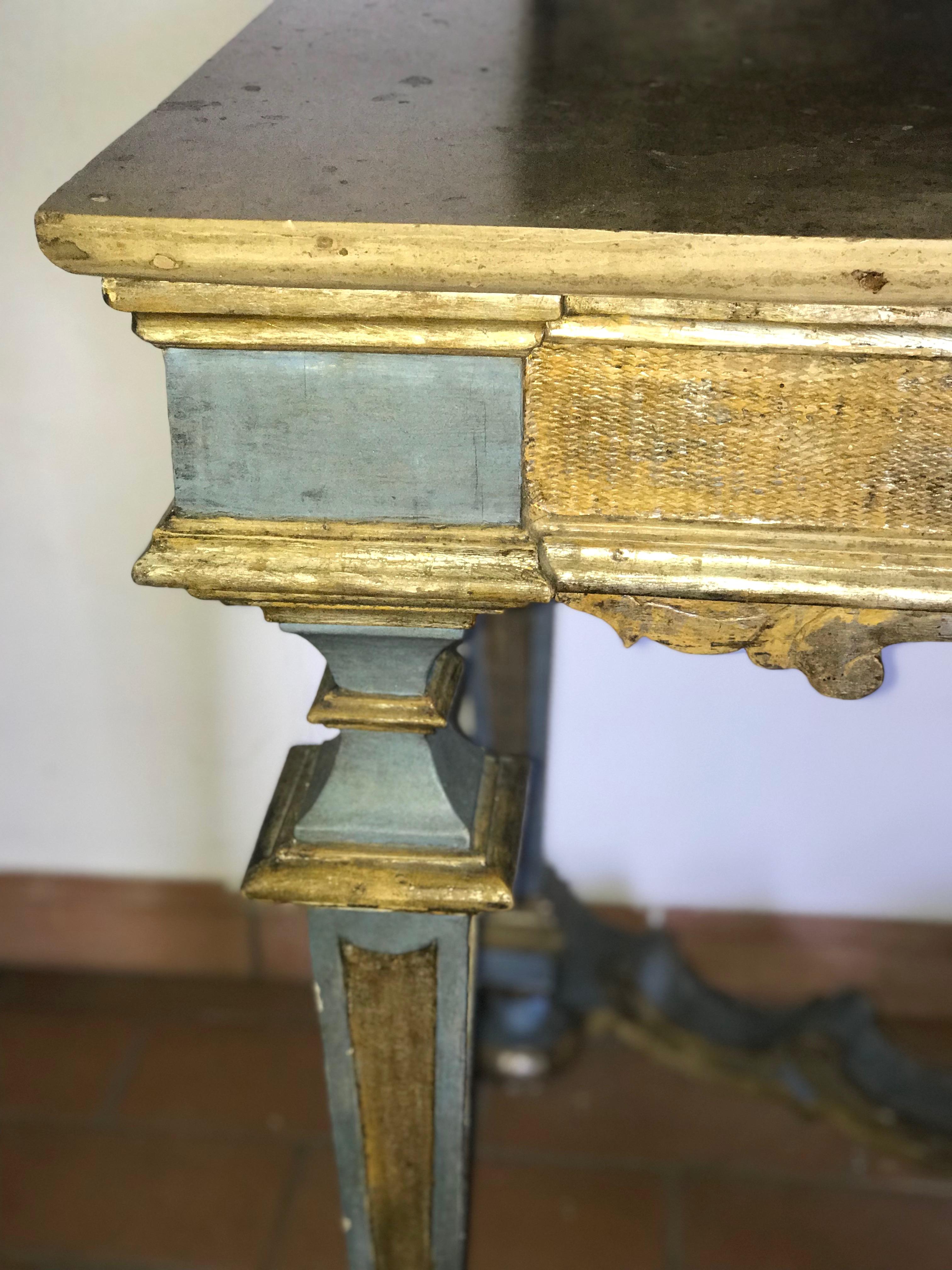 Italienischer Konsolentisch aus dem 17. Jahrhundert, bemalt und teilweise vergoldet im Angebot 4