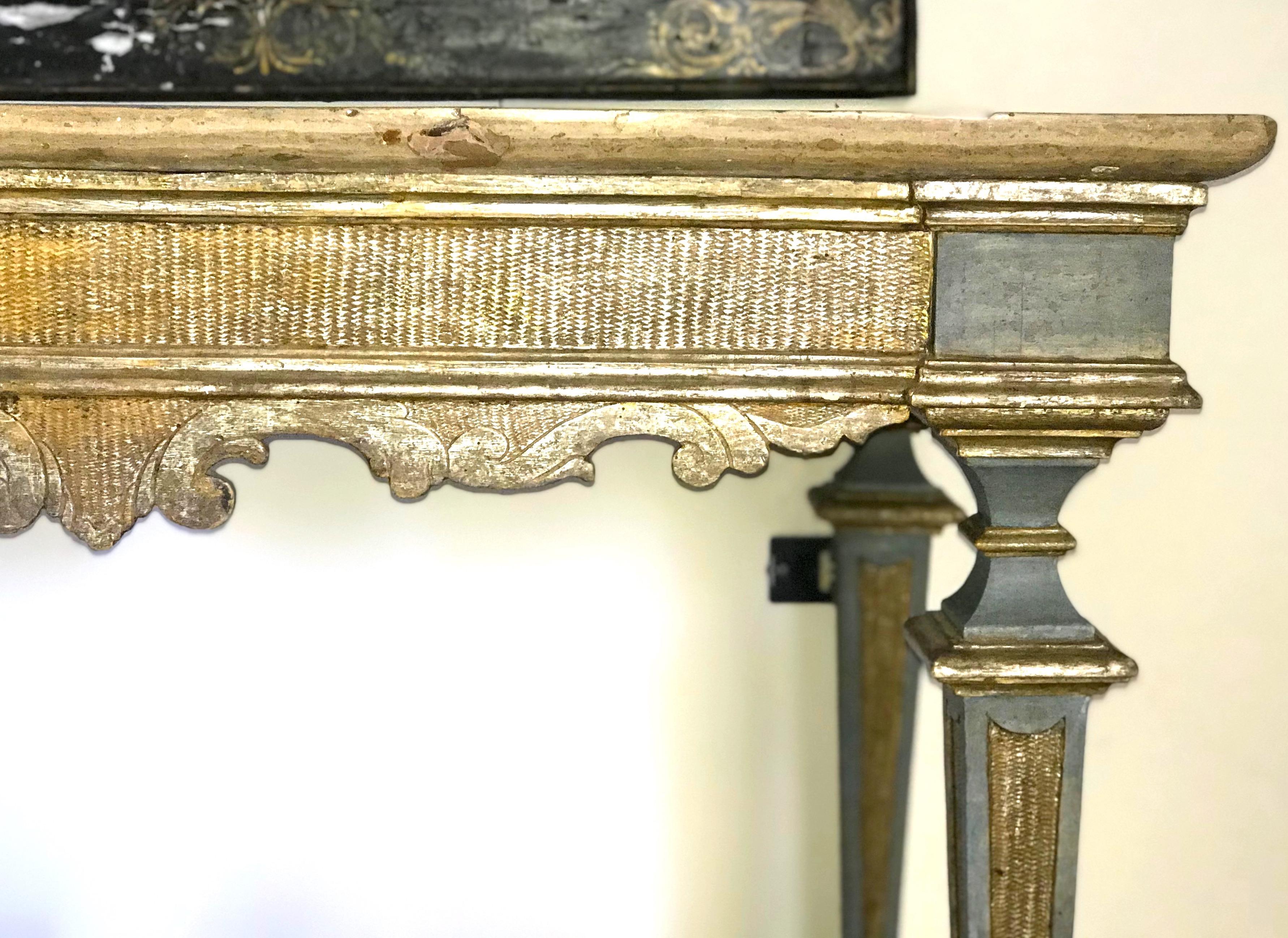 Italienischer Konsolentisch aus dem 17. Jahrhundert, bemalt und teilweise vergoldet im Angebot 2