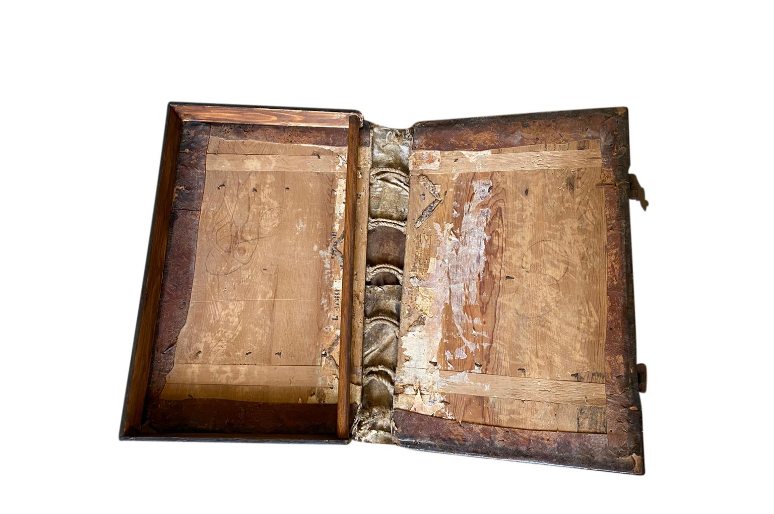 Italian 17th Century Porte-Livre Précieux, Precious Book Carrier 8