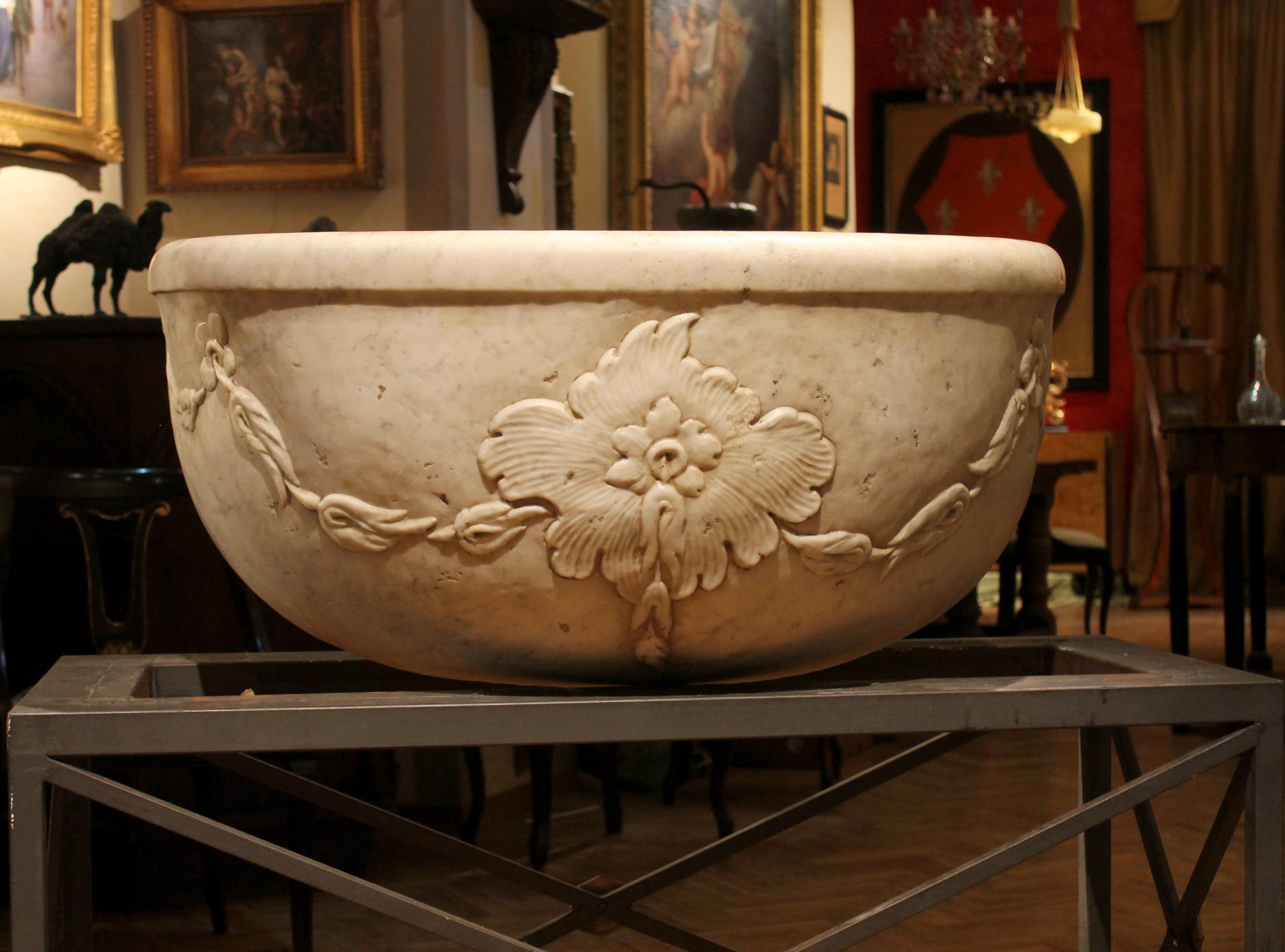 Entirely hand carved in a solid block of precious white Carrara marble, this antique Italian late 17th century-early 18th century fountain or basin is sculpted with elegant floral and foliate patterns typical of Baroque period of Genoese area.