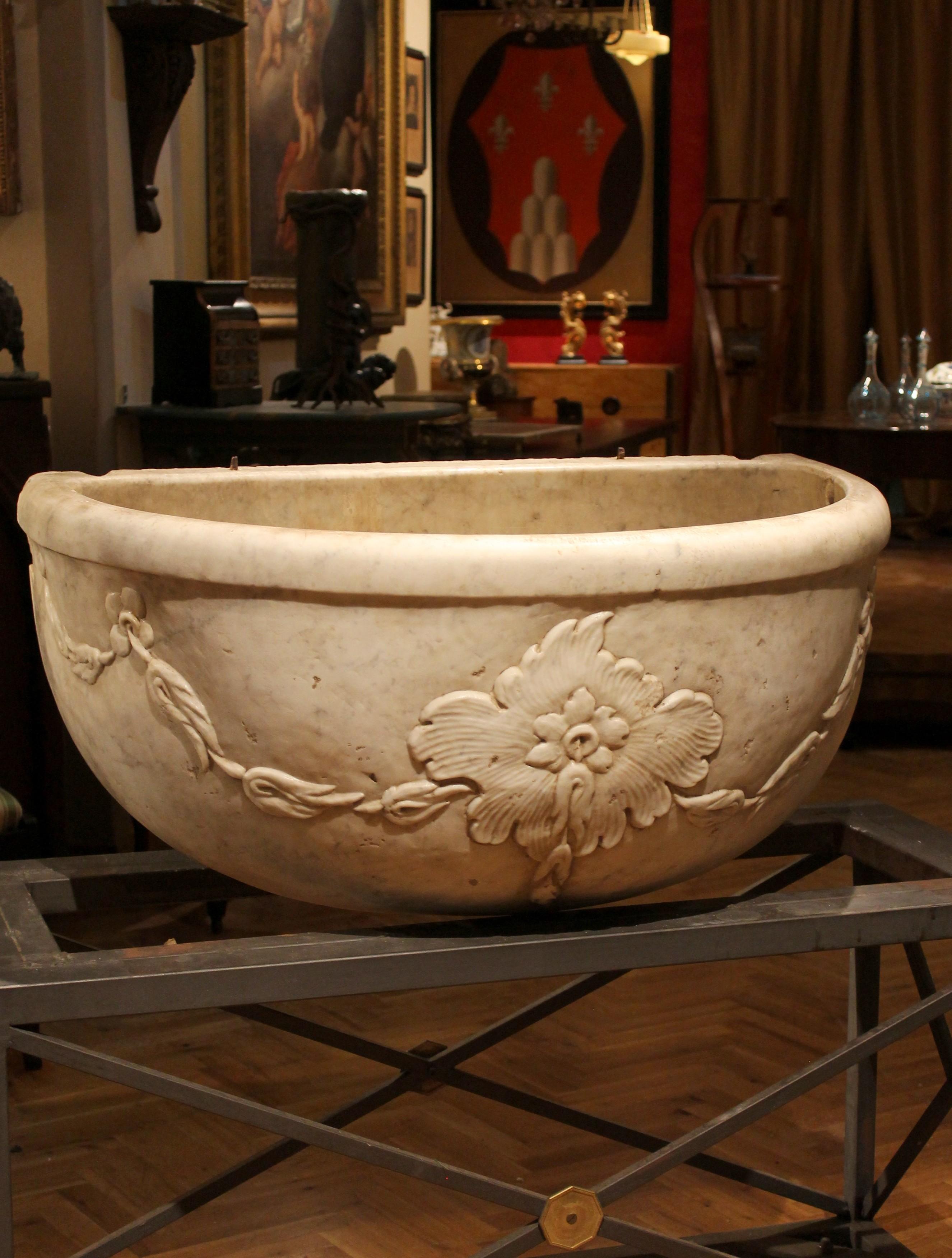 Baroque Italian 17th Century Solid Hand Carved White Carrara Marble Fountain or Basin For Sale