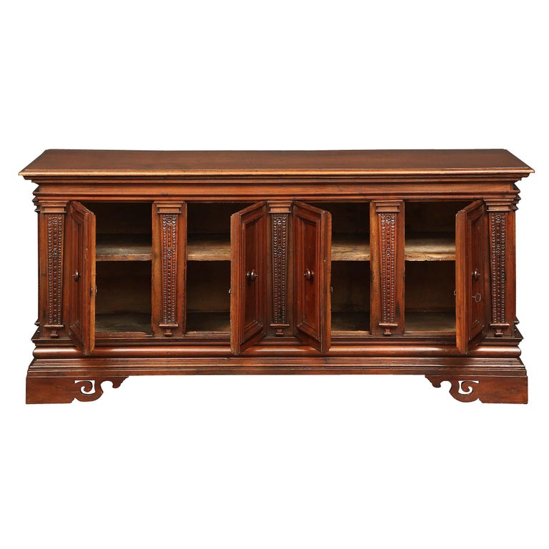 Italian 17th Century Solid Walnut Four-Door Buffet In Good Condition For Sale In West Palm Beach, FL
