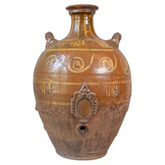 Aceitera italiana de terracota del siglo XVII con decoración en espiral esmaltada en amarillo