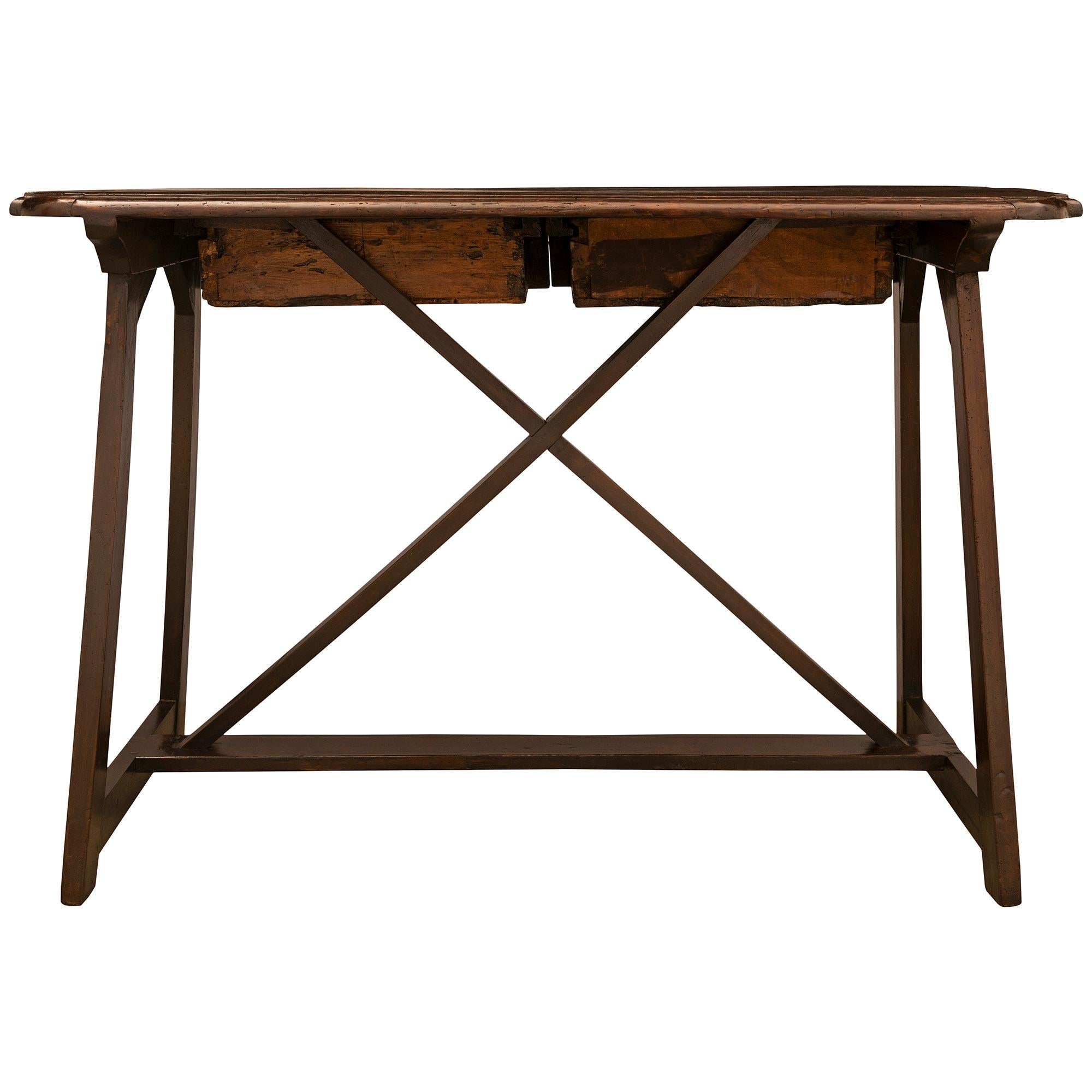 Italian 17th Century Tuscan St. Walnut Desk/Side Table For Sale 5