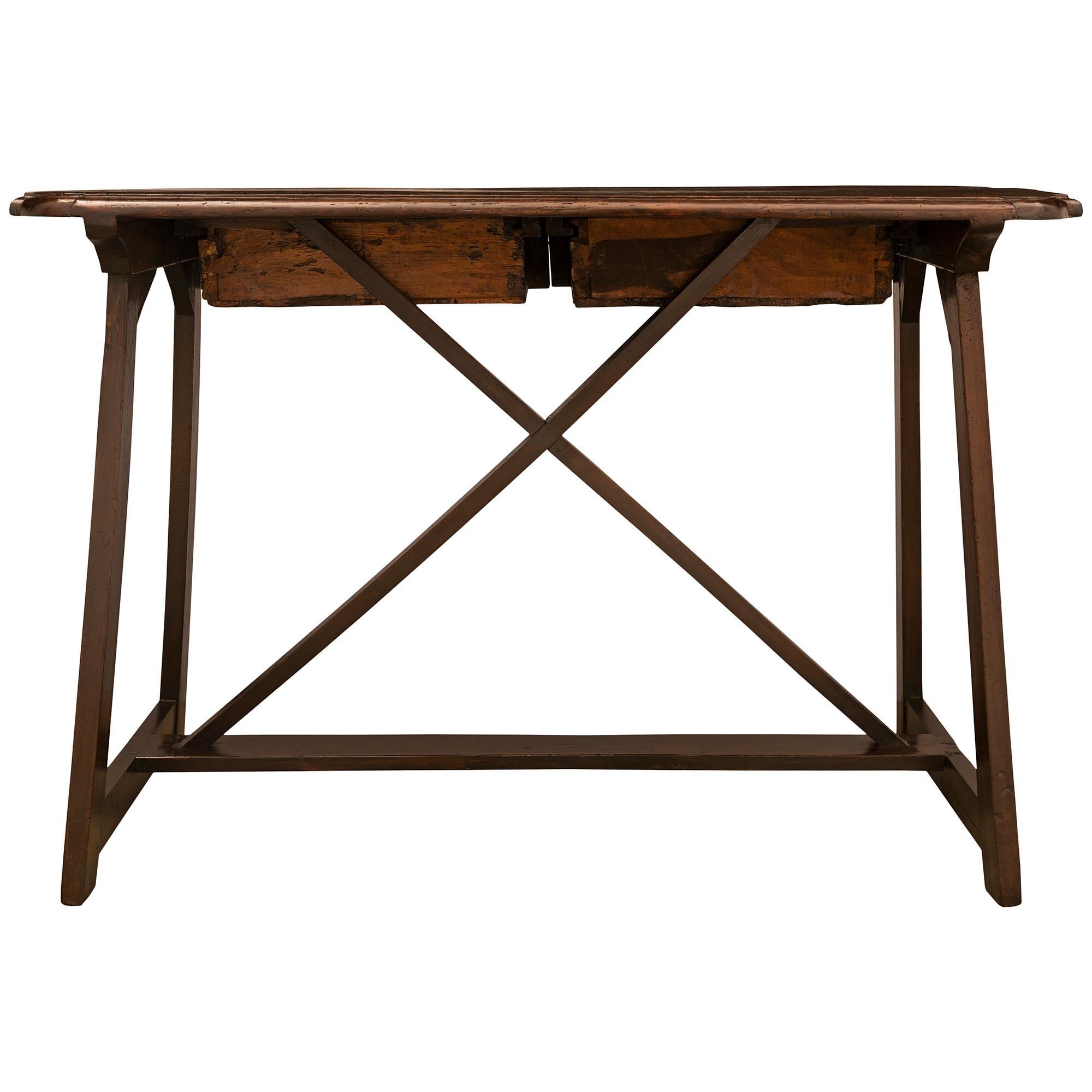 Italian 17th Century Tuscan St. Walnut Desk/Side Table For Sale 3