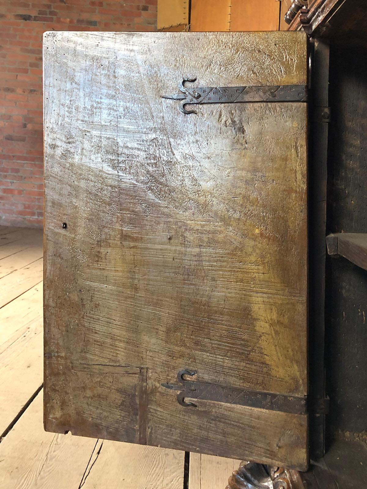 Italian 17th Century Walnut Credenza For Sale 7