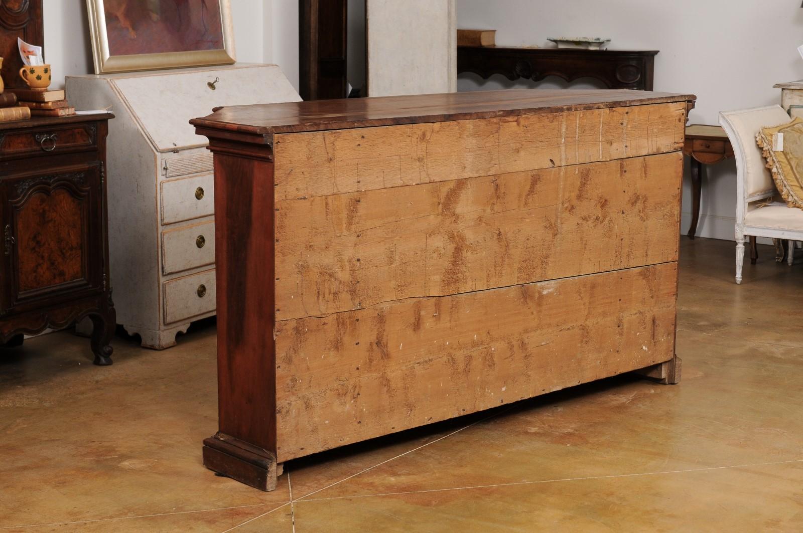 Italian 17th Century Walnut Dresser with Four Drawers and Canted Lateral Doors 6