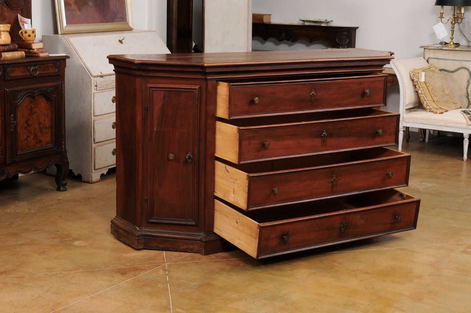 Italian 17th Century Walnut Dresser with Four Drawers and Canted Lateral Doors 1
