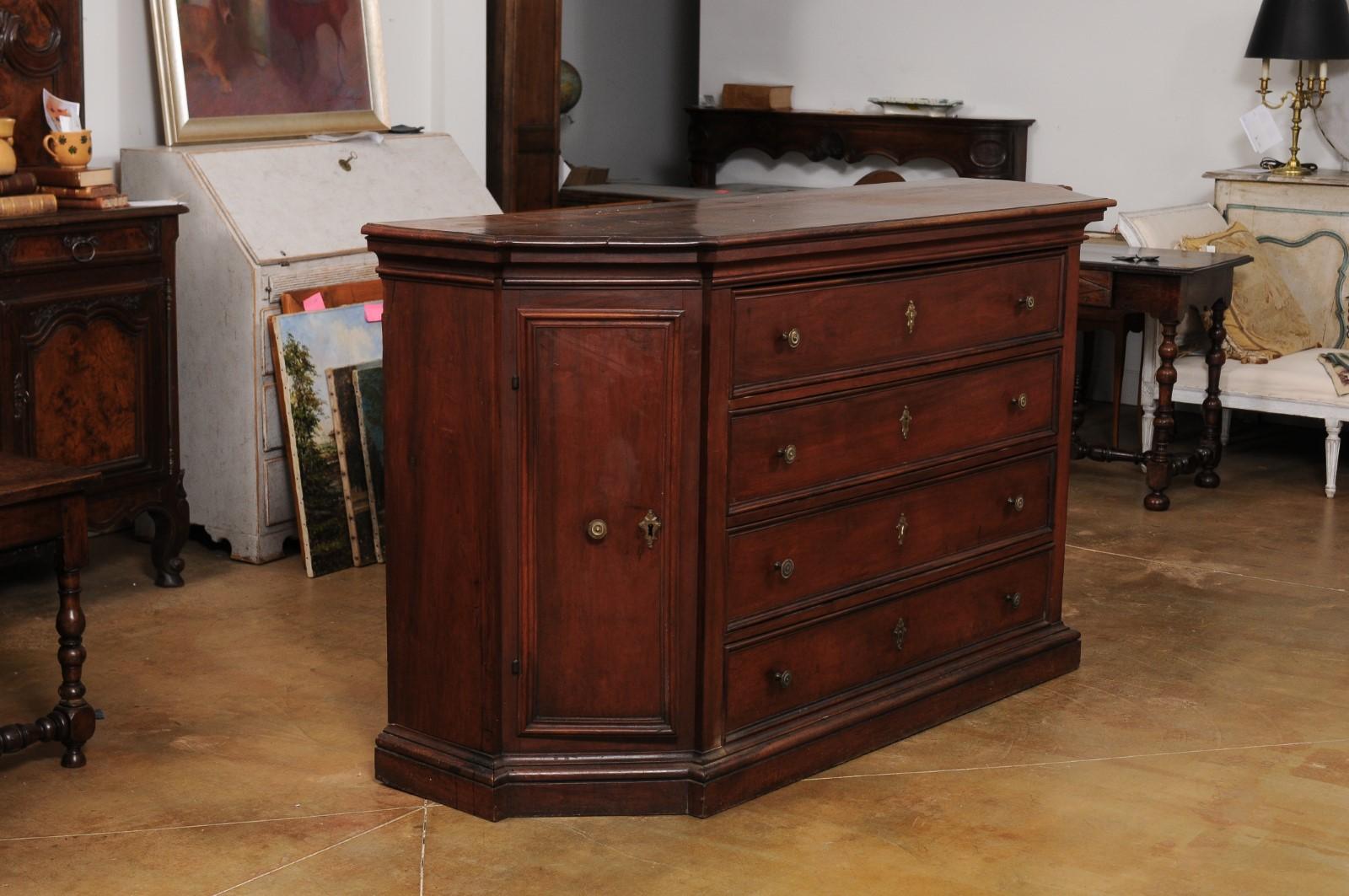 Italian 17th Century Walnut Dresser with Four Drawers and Canted Side Doors 1