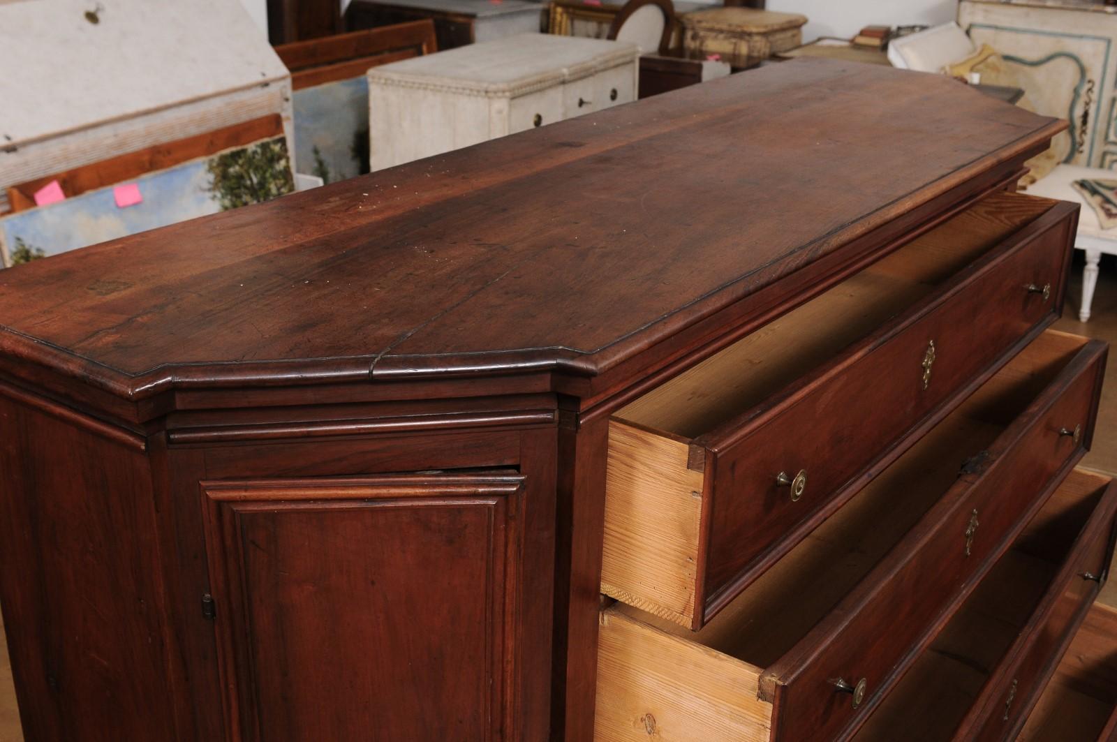 Italian 17th Century Walnut Dresser with Four Drawers and Canted Side Doors 3