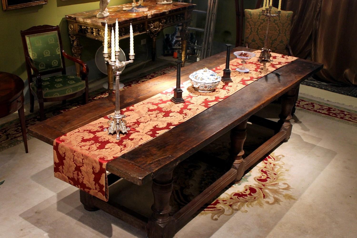 Table de réfectoire ou table de bibliothèque italienne à tréteaux rustiques en noyer du XVIIe siècle pour salle à manger ou bibliothèque Bon état - En vente à Firenze, IT