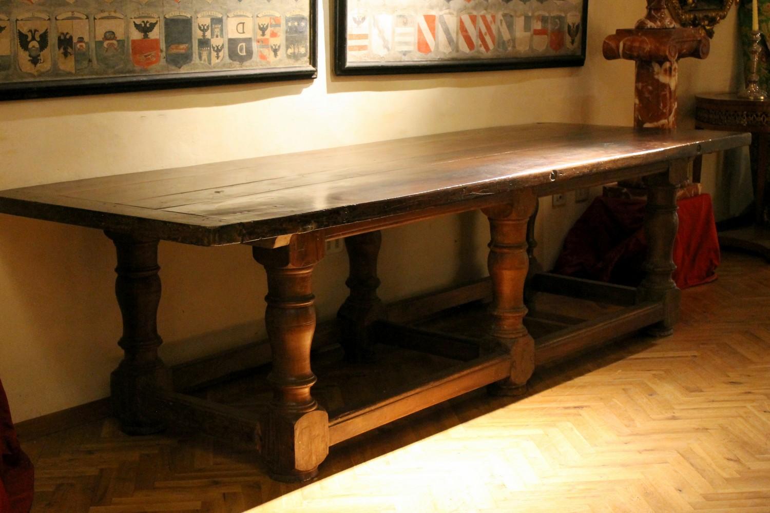 Table de réfectoire ou table de bibliothèque italienne à tréteaux rustiques en noyer du XVIIe siècle pour salle à manger ou bibliothèque en vente 1