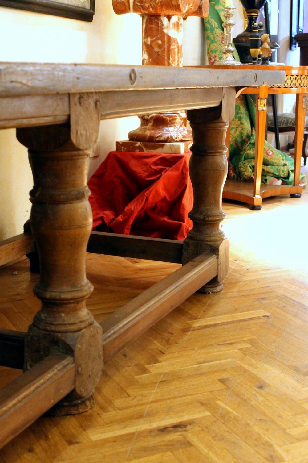 Table de réfectoire ou table de bibliothèque italienne à tréteaux rustiques en noyer du XVIIe siècle pour salle à manger ou bibliothèque en vente 5