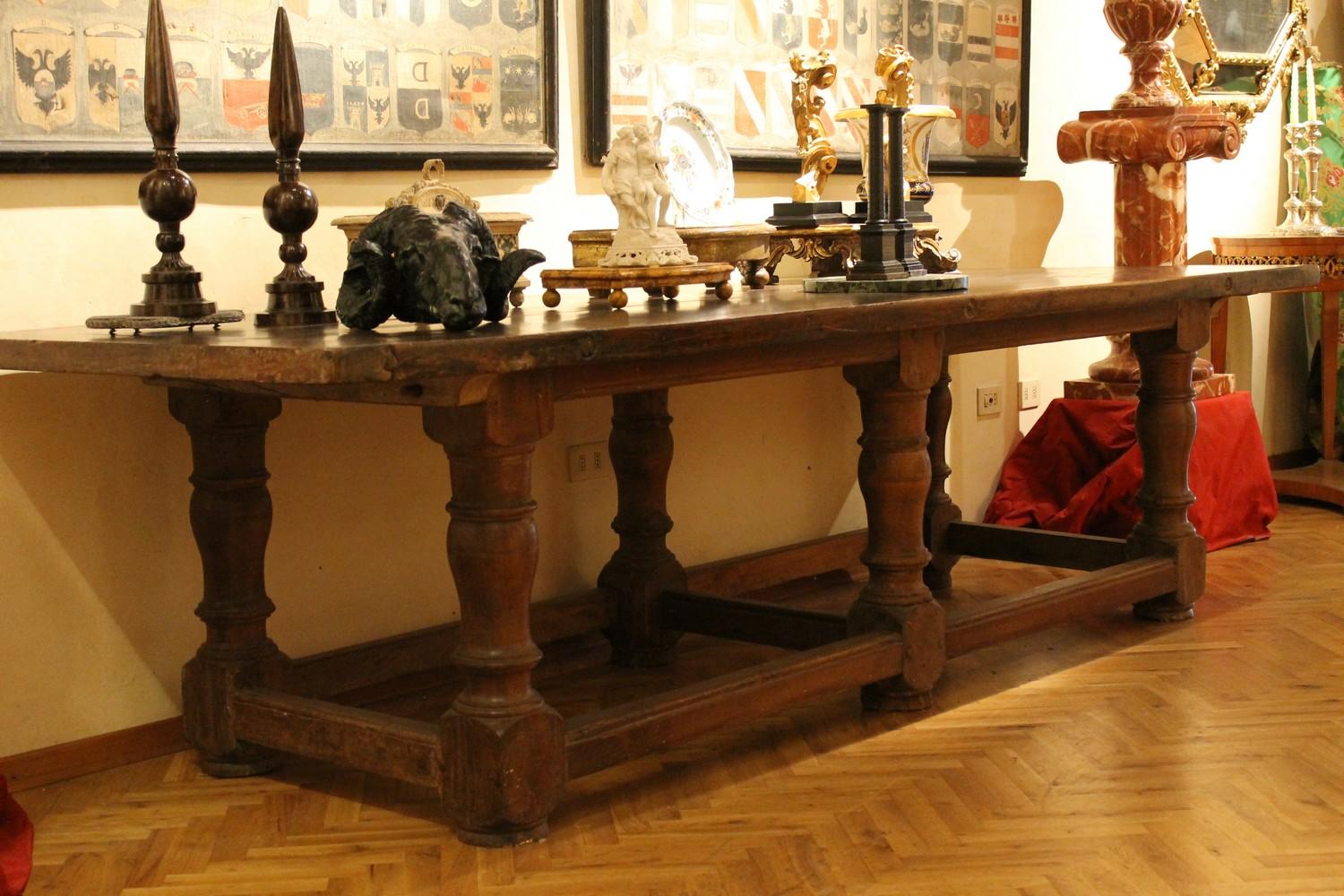 Table de réfectoire ou table de bibliothèque italienne à tréteaux rustiques en noyer du XVIIe siècle pour salle à manger ou bibliothèque en vente 9