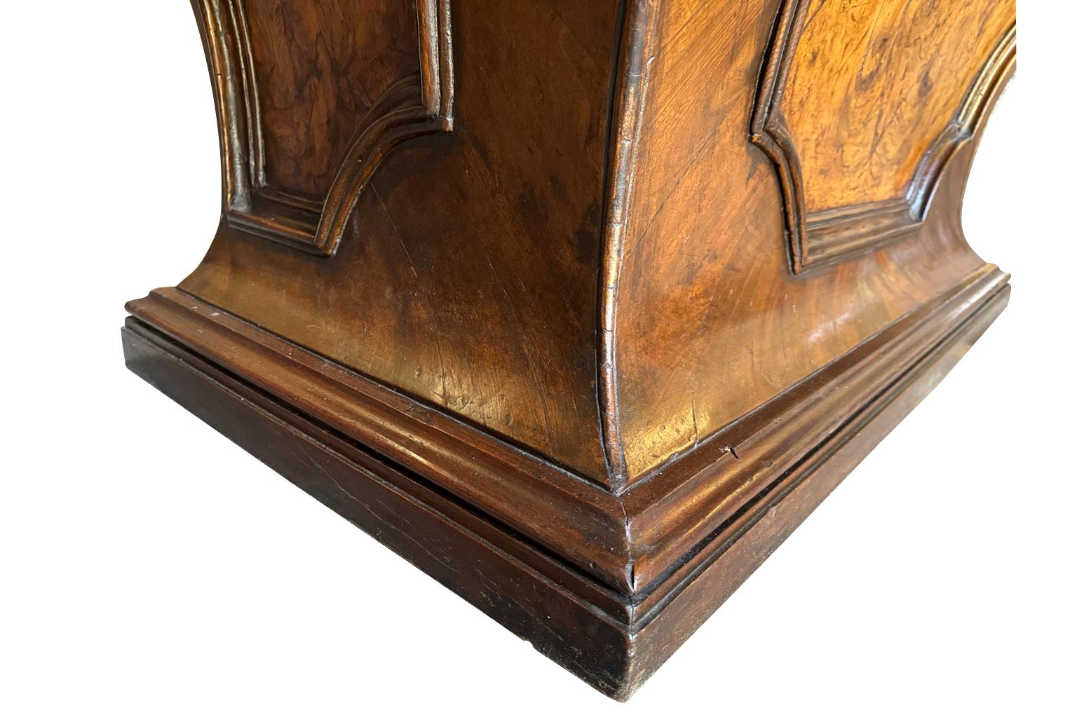 Italian 18th Century Writing Desk For Sale 5