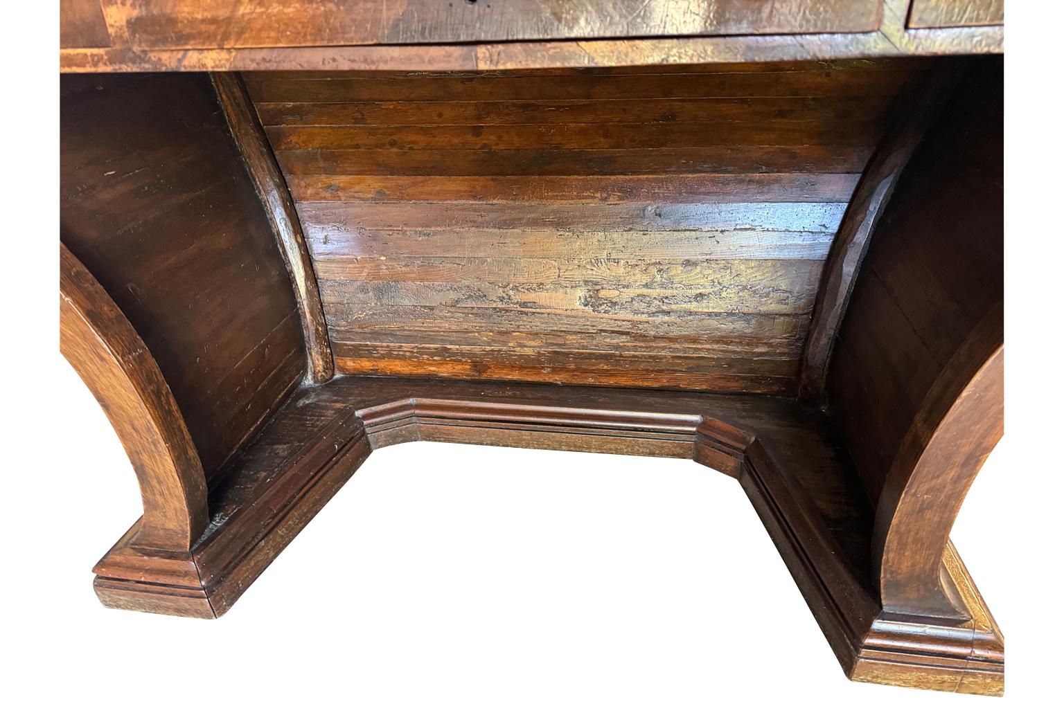 Italian 18th Century Writing Desk For Sale 11