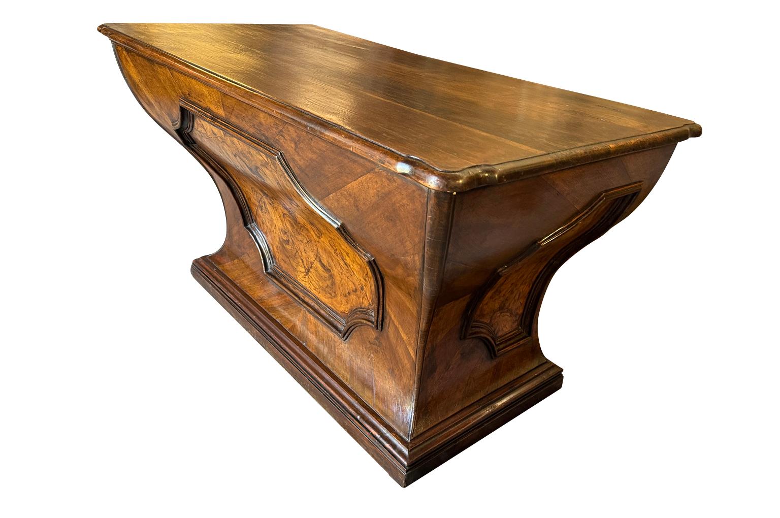 Italian 18th Century Writing Desk In Good Condition For Sale In Round Top, TX