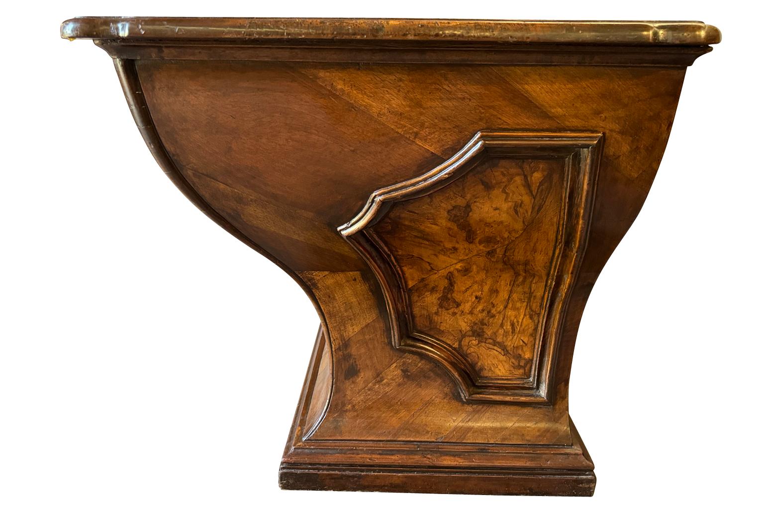 Italian 18th Century Writing Desk For Sale 1