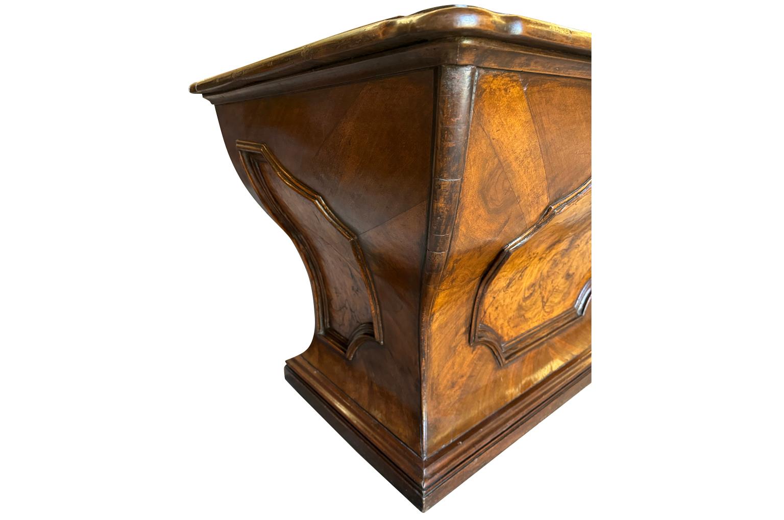 Italian 18th Century Writing Desk For Sale 2