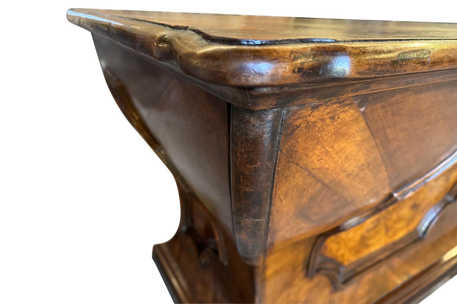 Italian 18th Century Writing Desk For Sale 3