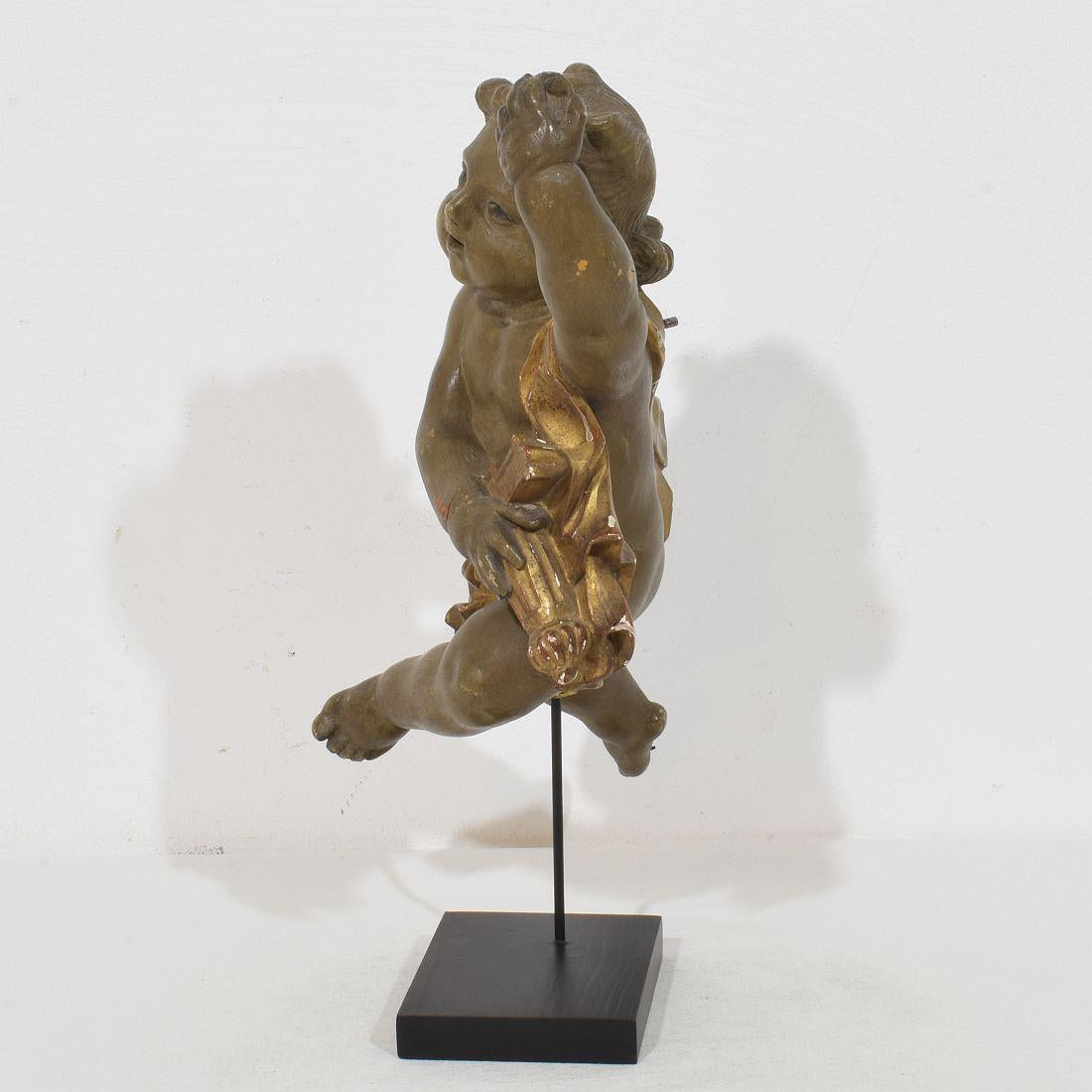 Italian 18 / 19th Century Carved Wooden Baroque Angel im Zustand „Gut“ in Buisson, FR