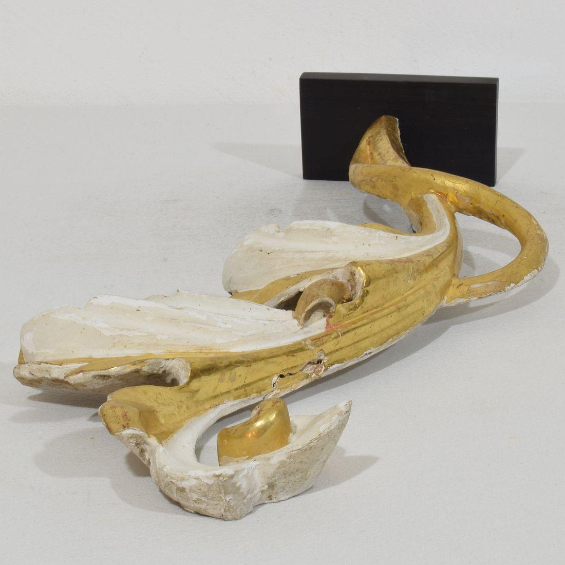 Adorno italiano de madera de giltwood tallada a mano del siglo XVIII/XIX con hoja de acanto en venta 3